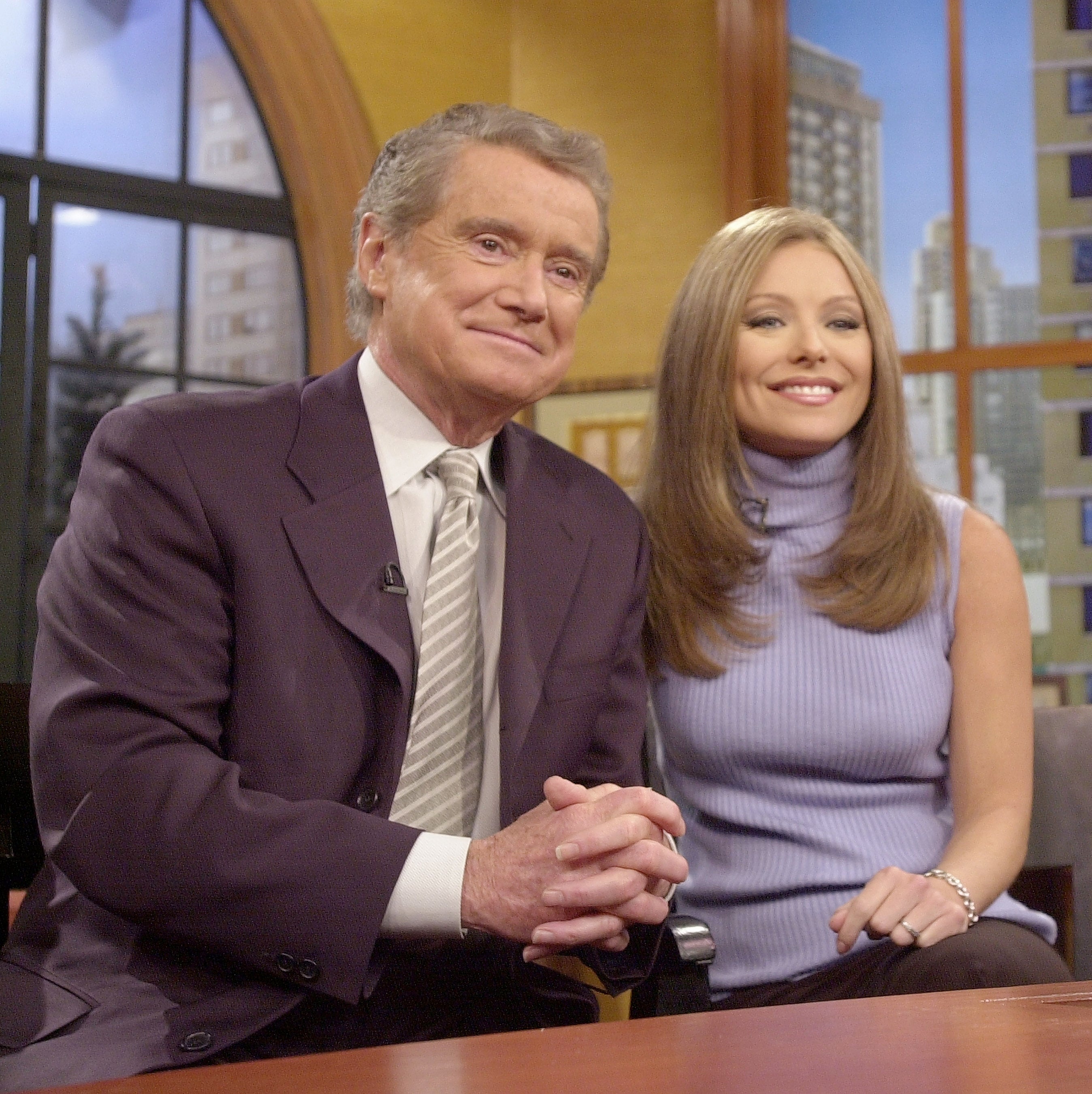 Kelly Ripa Recalls Psychic Pregnancy Reveal On Live