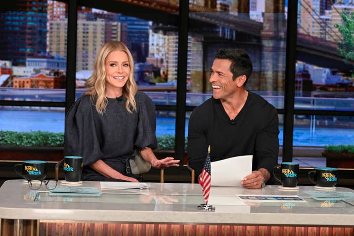 Kelly Ripa Recalls Psychic Pregnancy Reveal On Live