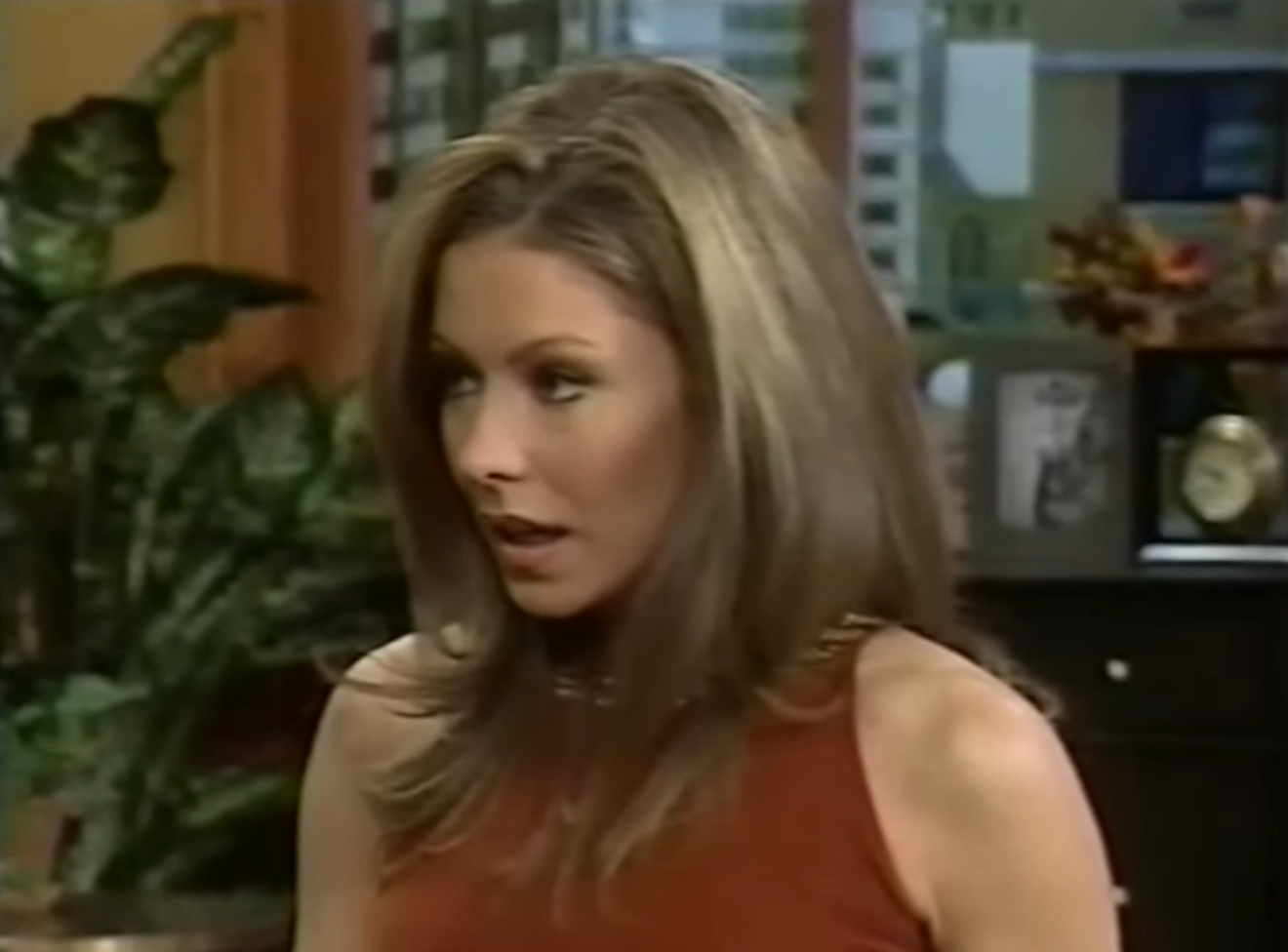 Kelly Ripa Recalls Psychic Pregnancy Reveal On Live