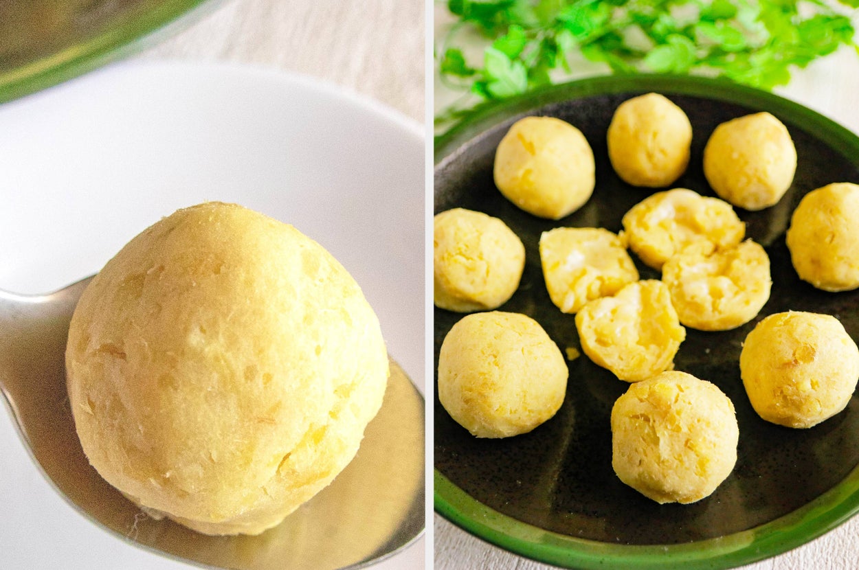 黒い皿に盛られた小さな丸いポテトボールが10個、中央に割れたものもある。背景に緑の葉が見える。