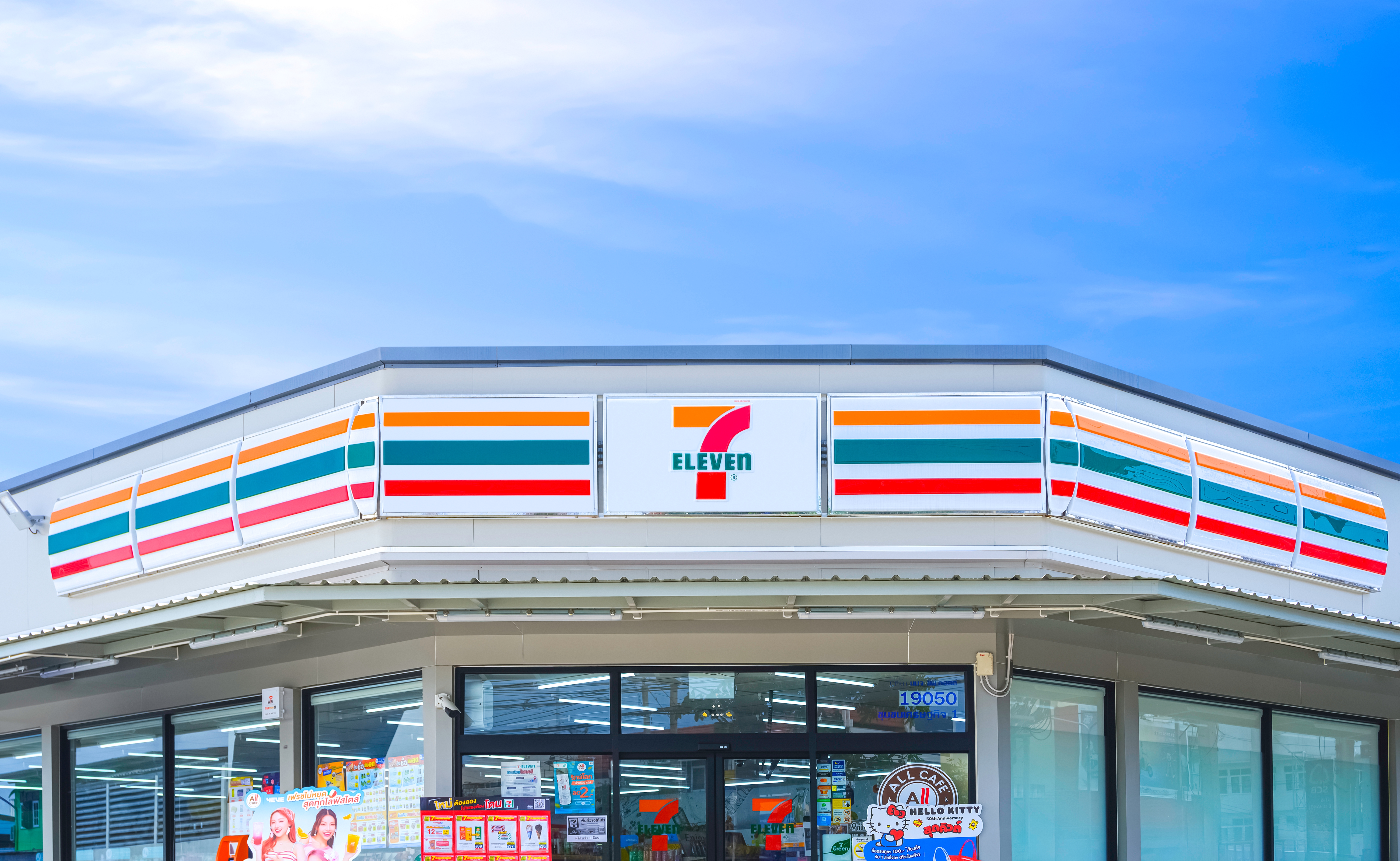 コンビニエンスストア「7-Eleven」の店舗外観。