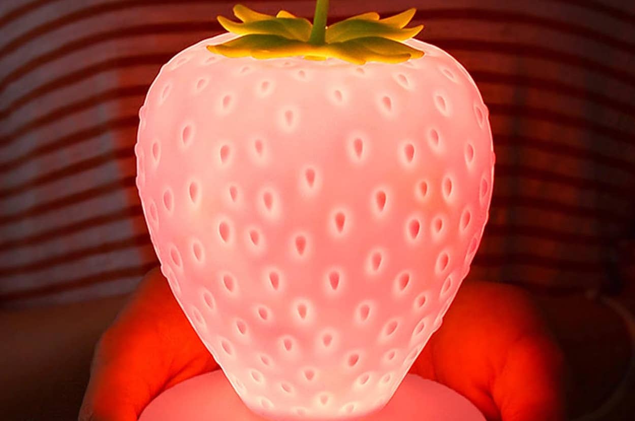 Strawberry-shaped lamp