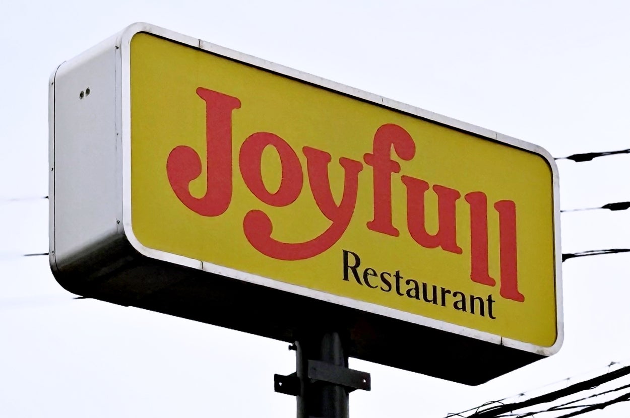 ジョイフルレストランの看板。
