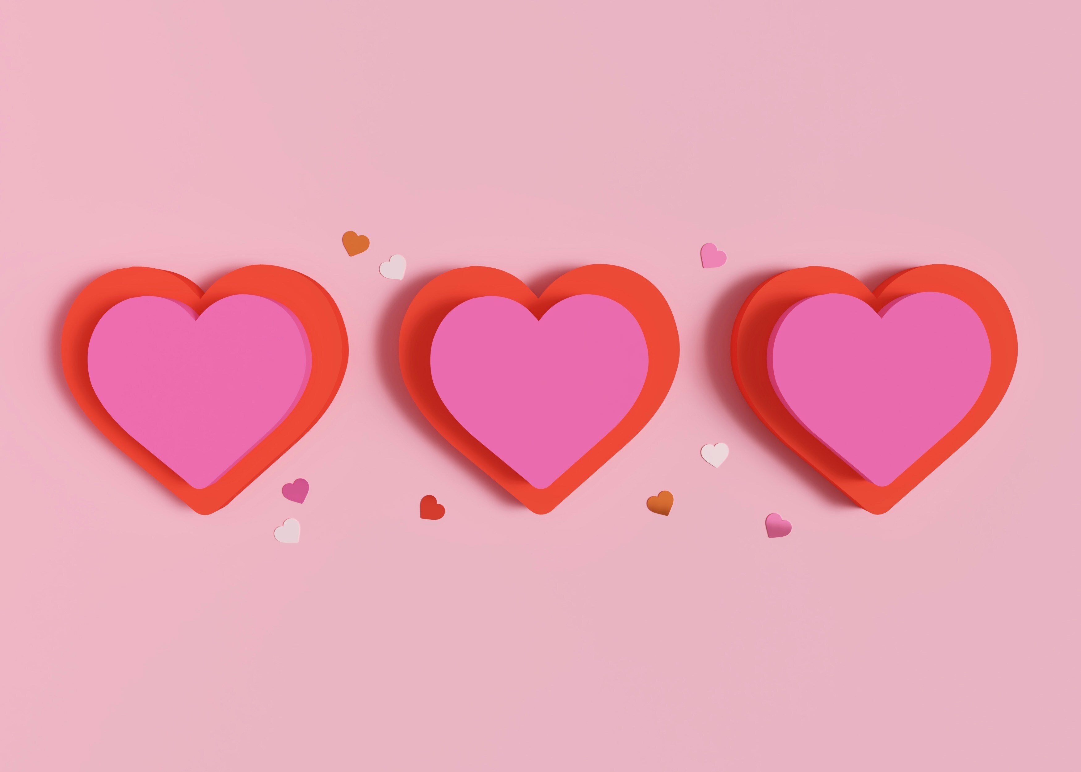 Allison Saeng via Unsplash https://unsplash.com/de/fotos/drei-rote-herzen-mit-konfetti-auf-rosa-hintergrund-_tarARuYFAU?utm_source=unsplash&utm_medium=referral&utm_content=creditShareLink