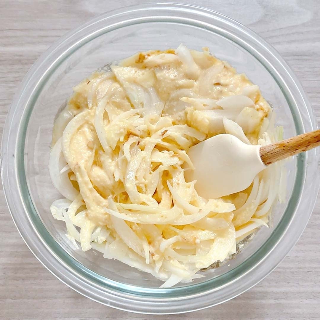 キャベツ、千切るのやめた。【新玉ねぎと豆腐のふわふわ焼き】軽いのにウマすぎて止まらんレシピ・作り方|Tasty