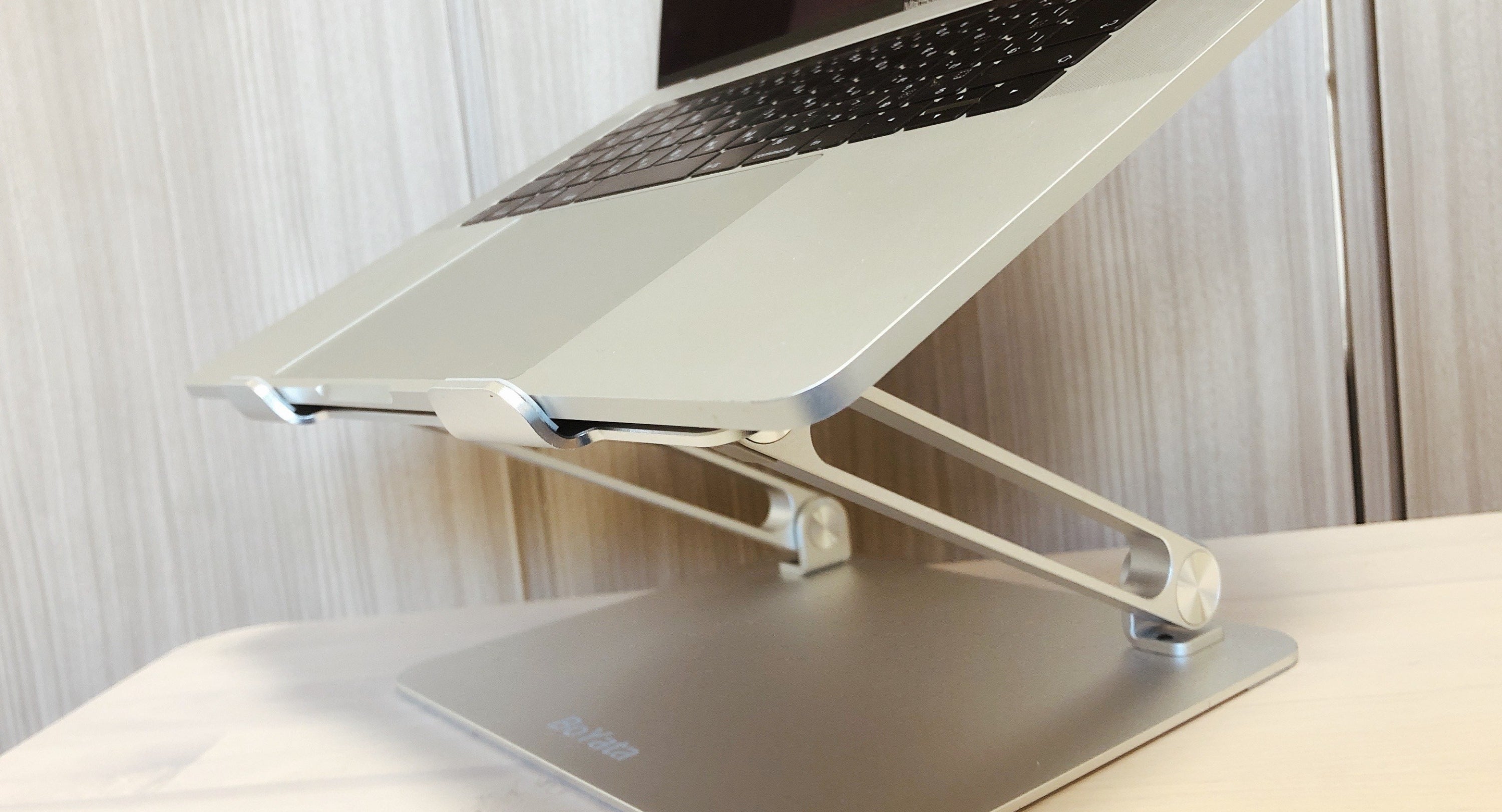 BoYataのPCスタンドを愛用者が徹底レビュー｜アルミ合金素材で安定感