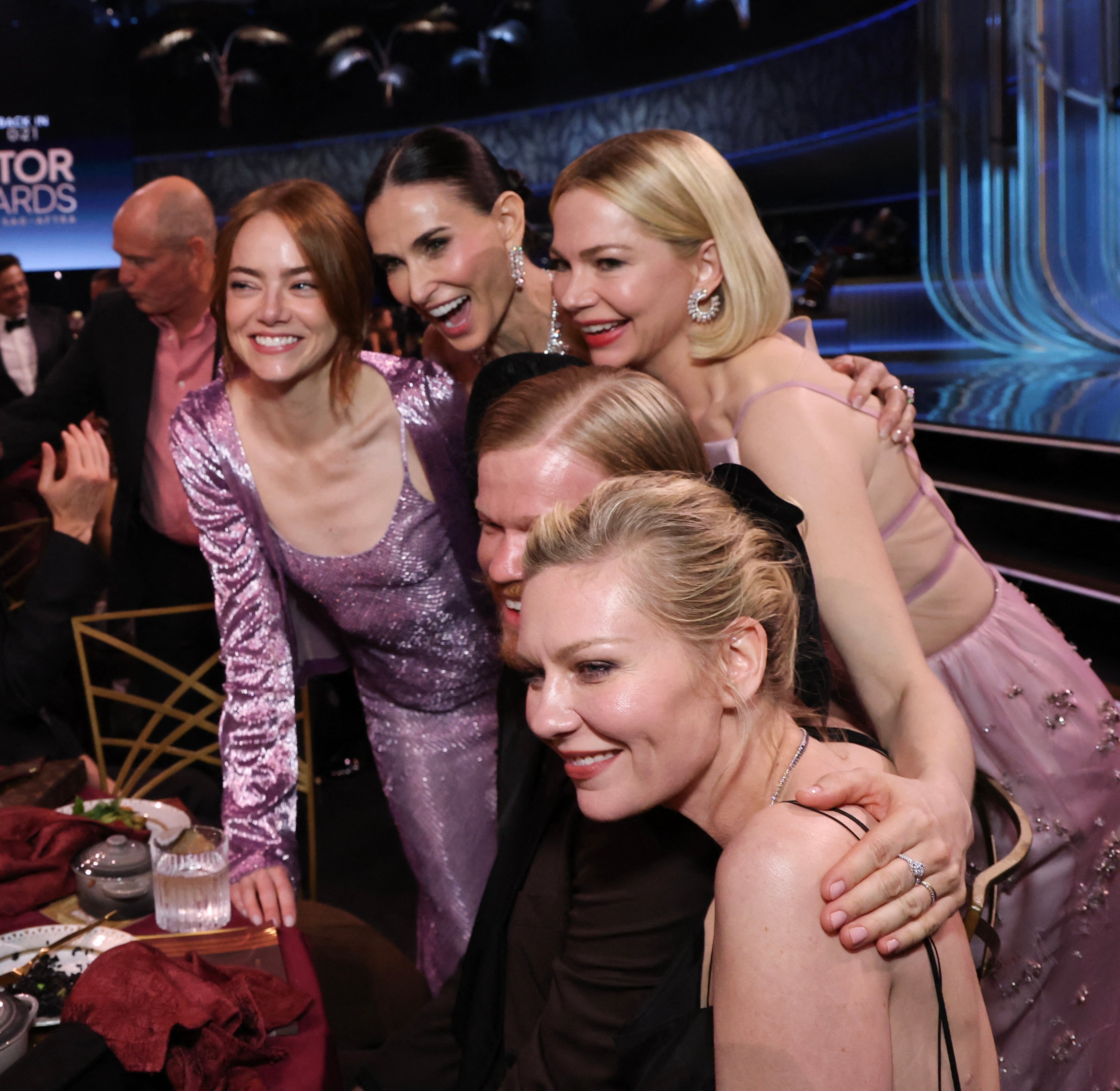 Emma with different actors astatine an awards ceremonial table