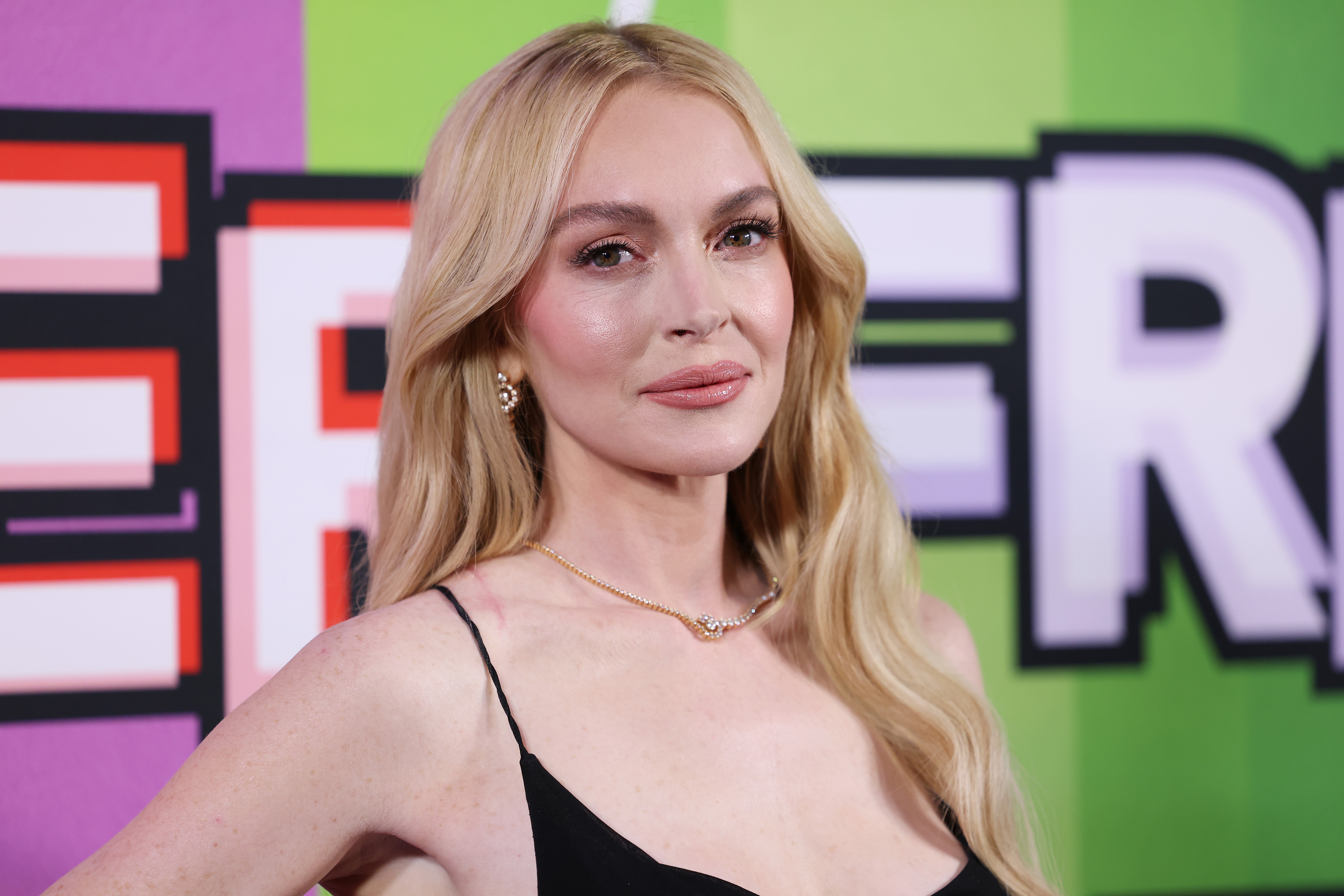 Lindsay Lohan connected  a reddish  carpet