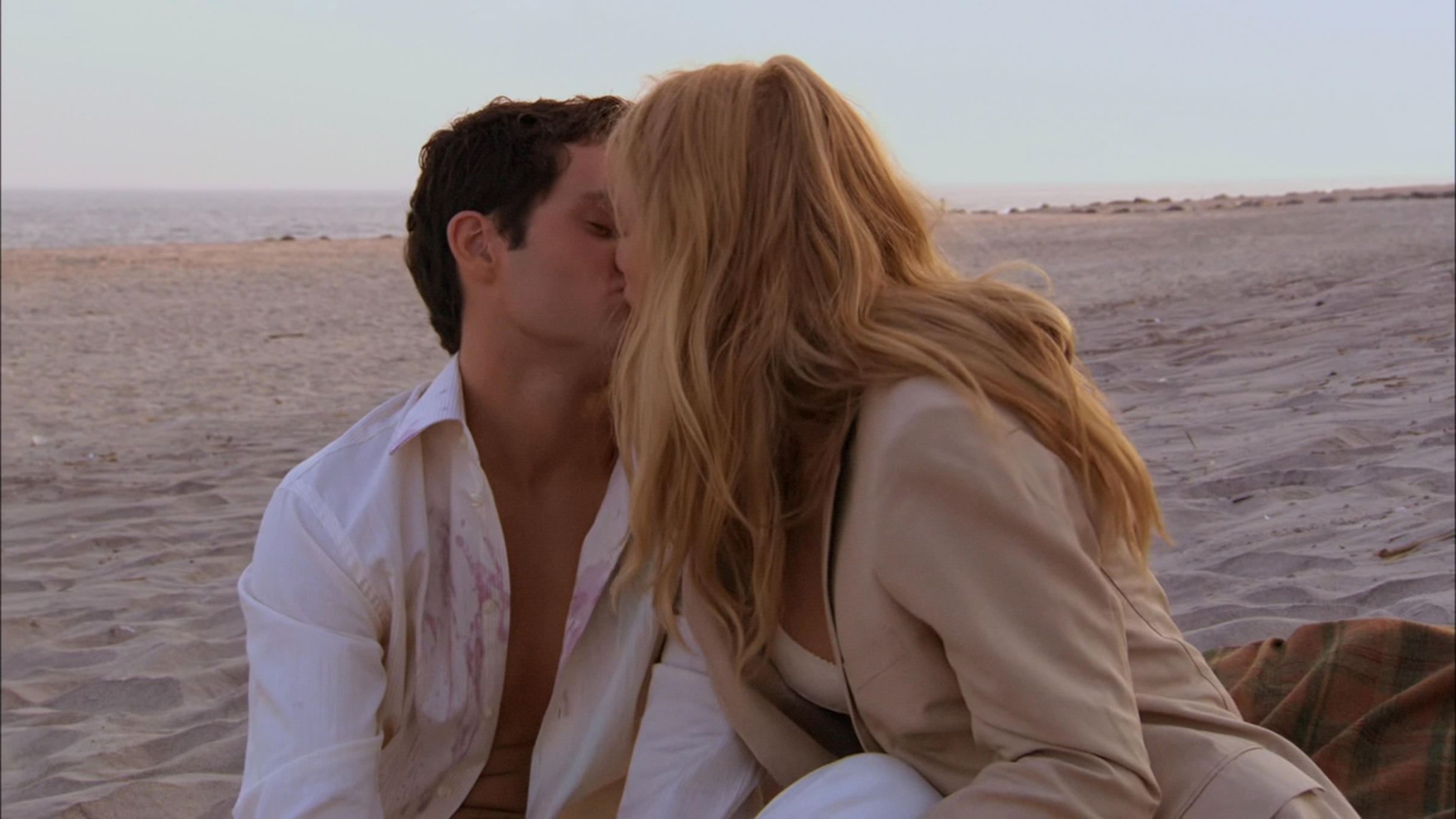 Dan and Serena buss connected the beach