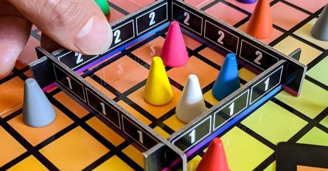 If You're Committed To Scrolling Less, Here Are 23 Screen-Free Activities That'll Capture Your Attention