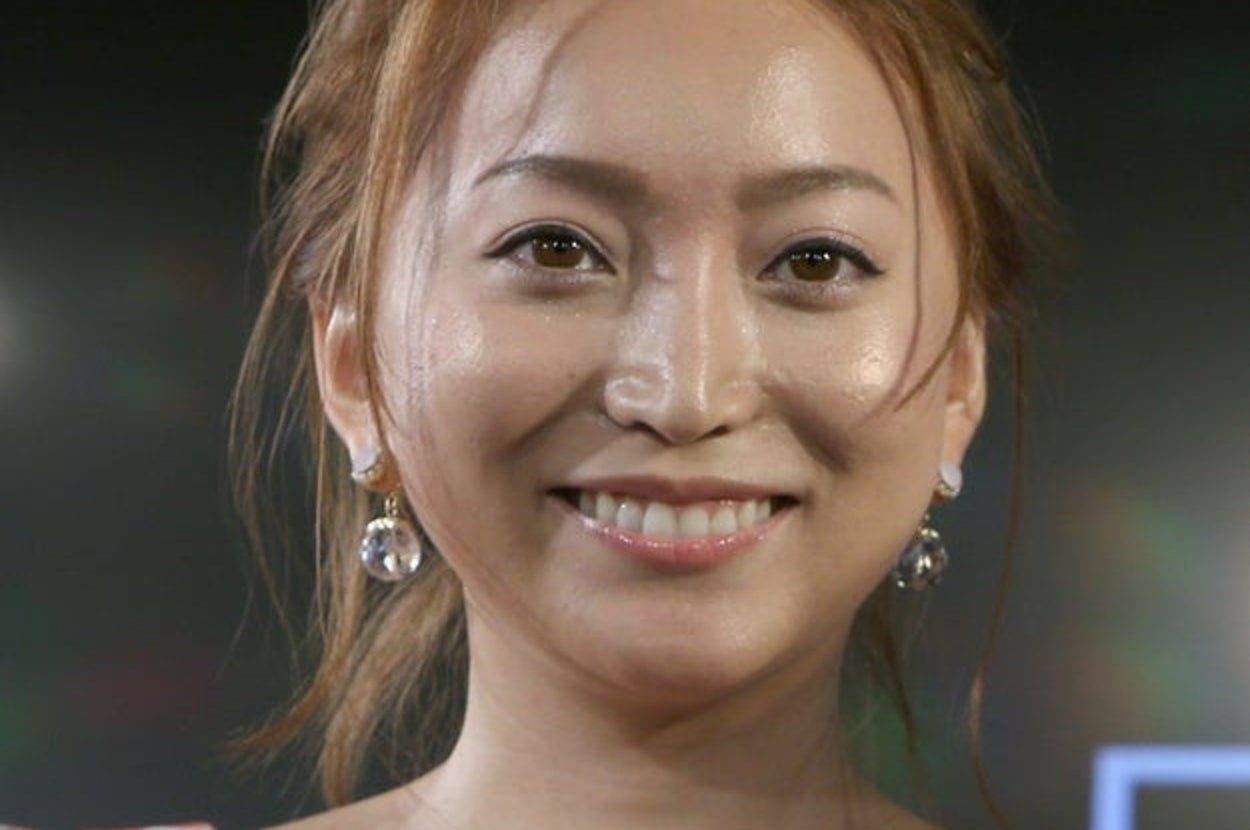 加藤綾菜さん（時事通信フォト）