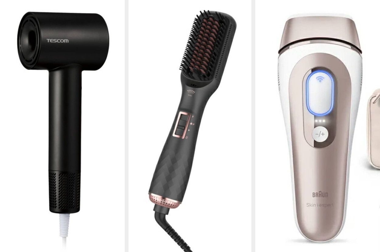 左からTESCOMのドライヤー、カトレのストレートブラシ、Braunの光美容器が並んでいる