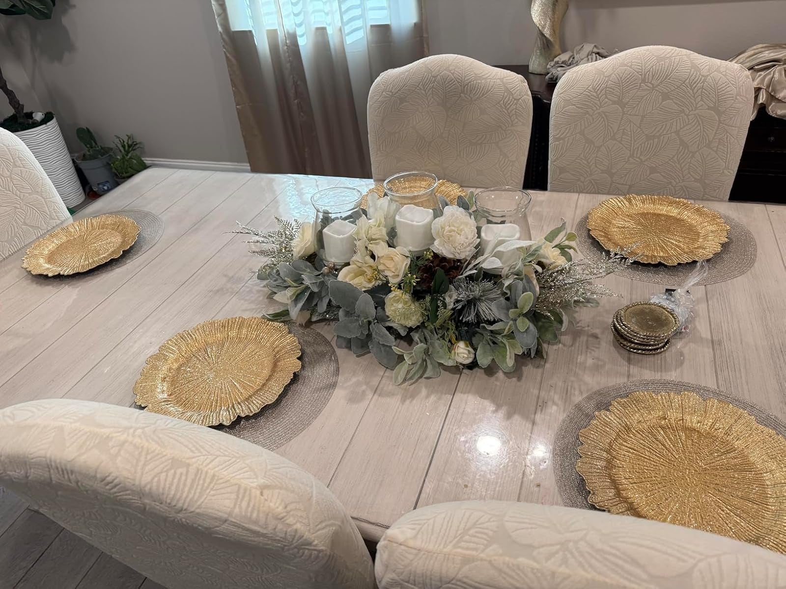 Elegant eating  array  with neutral decor features a floral centerpiece and golden  textured placemats, acceptable   for a stylish and modern   location  setting