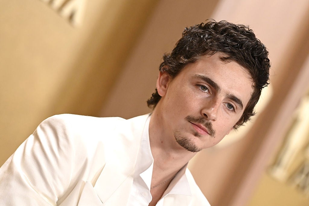 日本満喫】人気俳優のティモシー・シャラメ、蕎麦や抹茶アイスを堪能