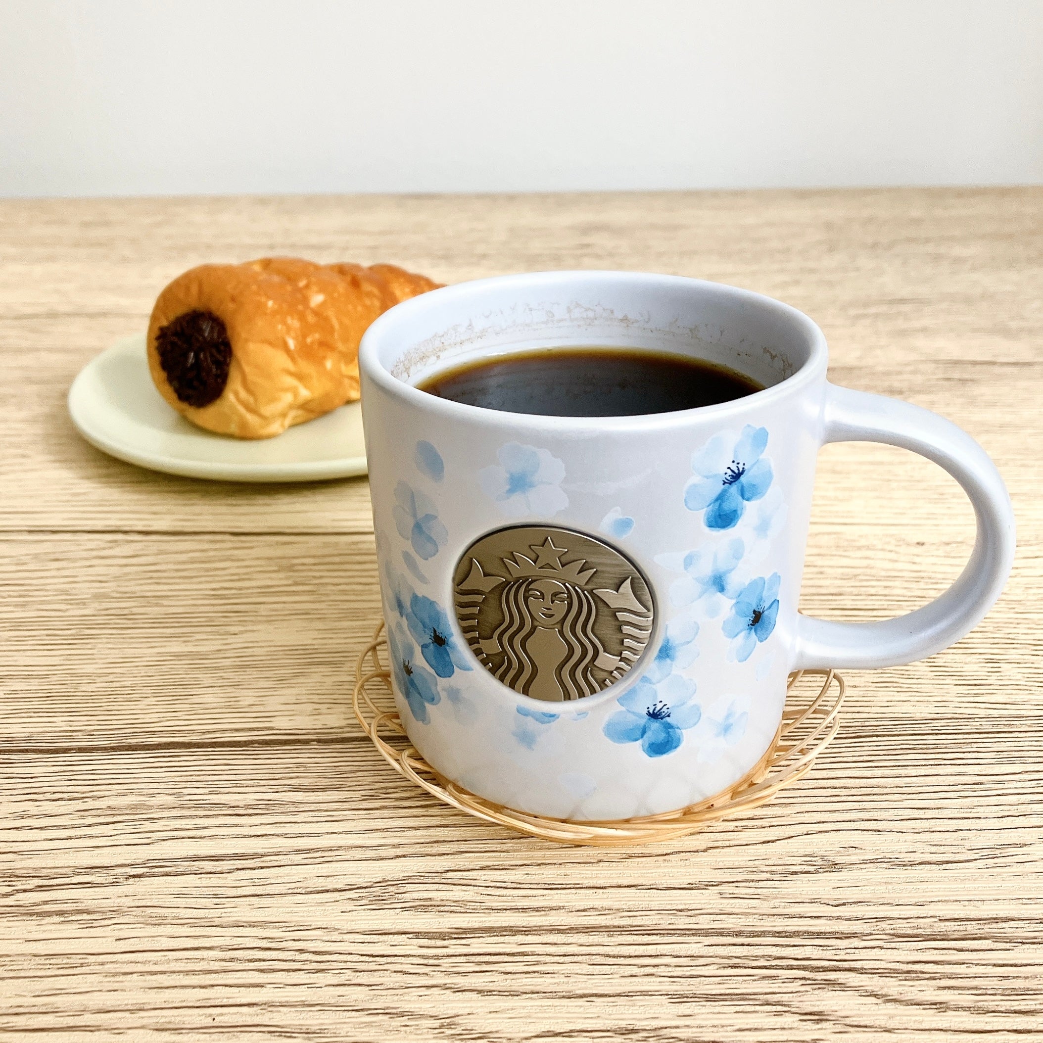 スタバ「新作マグ」が大人っぽくて素敵！「可愛すぎ」「めっちゃキレイ