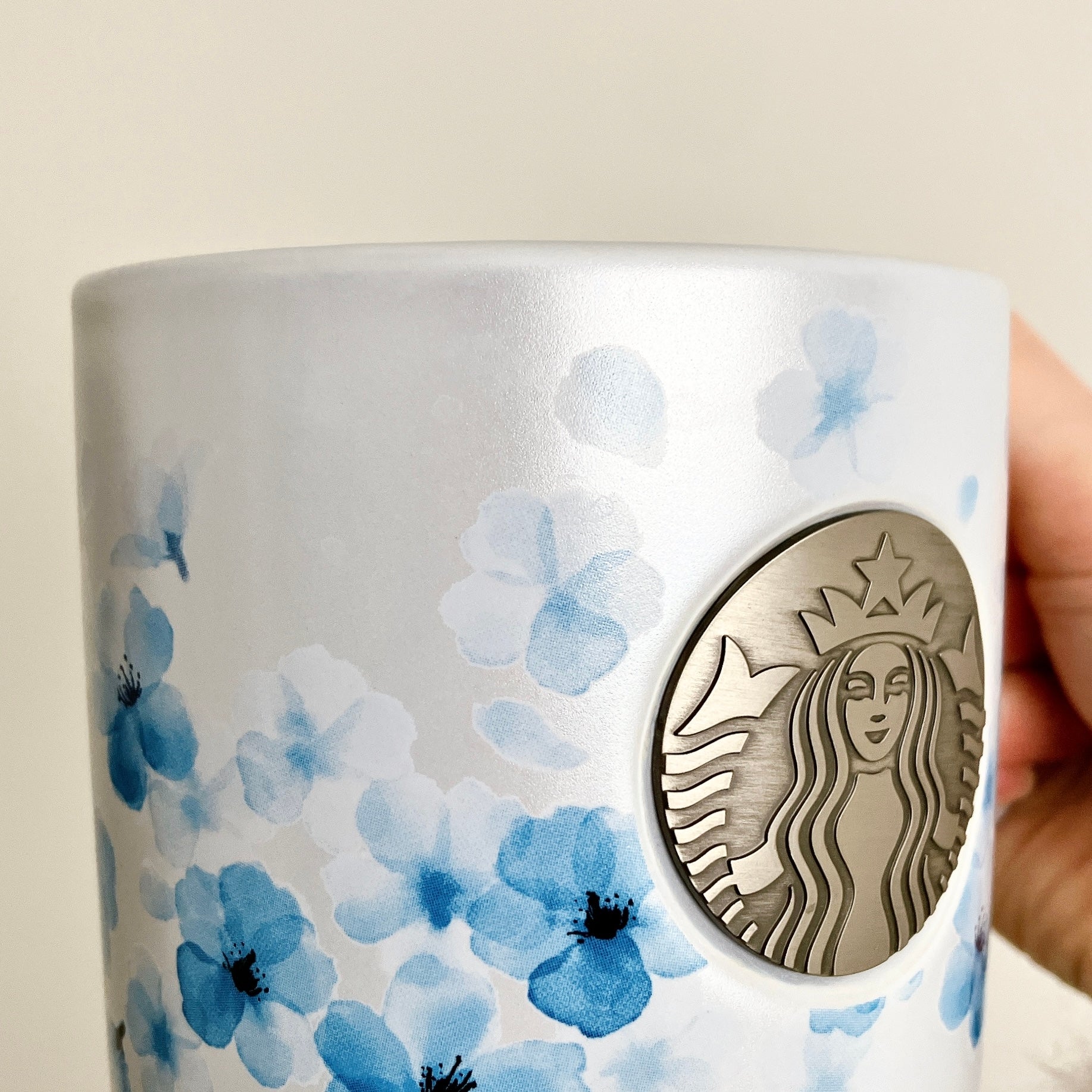 スタバ「新作マグ」が大人っぽくて素敵！「可愛すぎ」「めっちゃキレイ