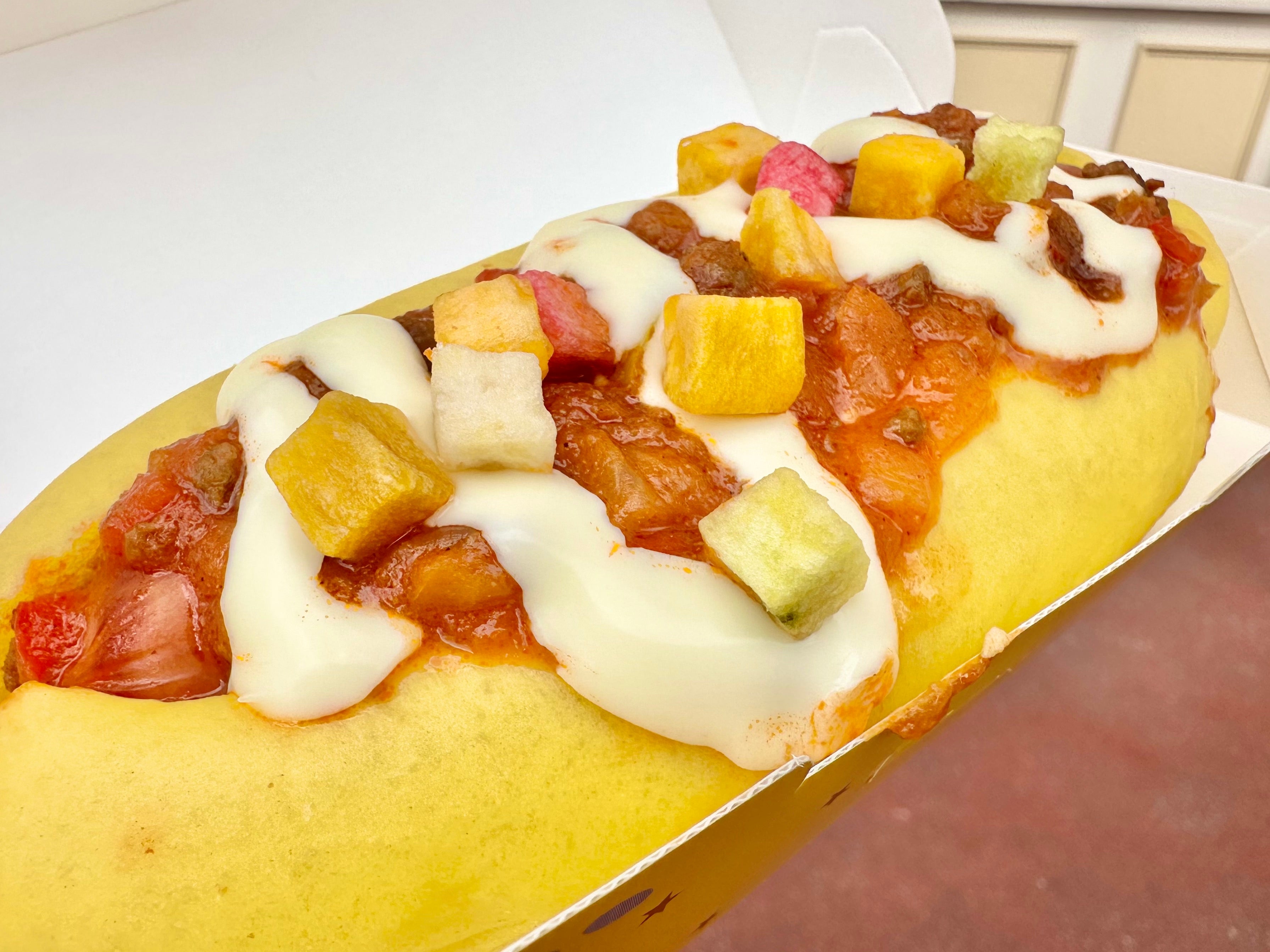 東京ディズニーランド】限定の「黄色いホットドッグ」これってなんの味