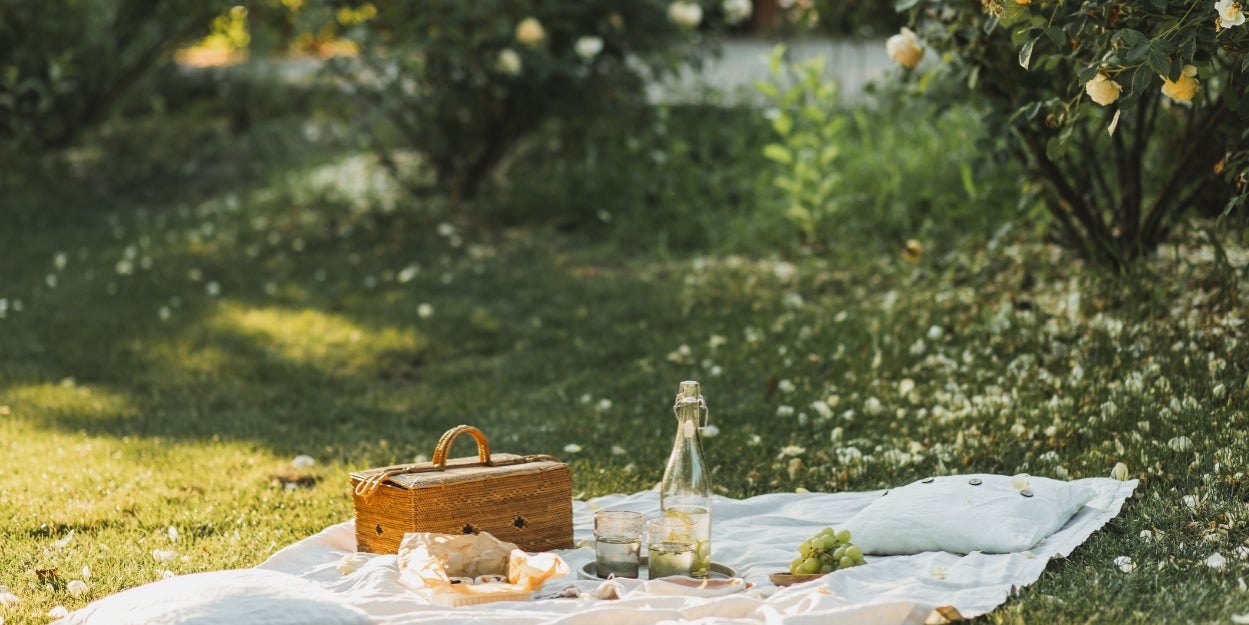 Host A Picnic And I'll Reveal Which Classic Spring Scent You Embody