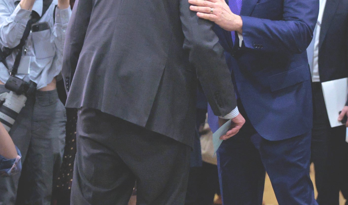 A closer photo of Marco Rubio's shoes, revealing they're too big