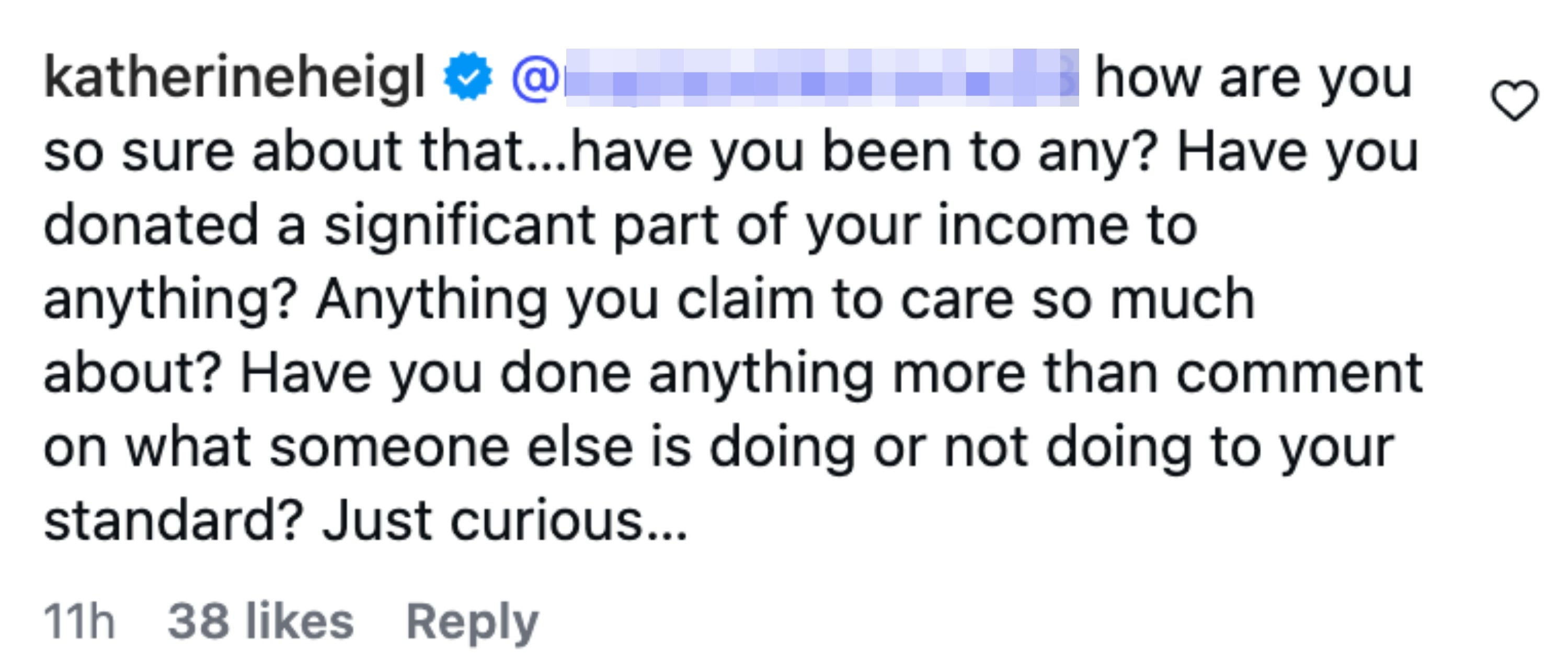 Katherine henvender seg til en bruker, stiller spørsmål ved deres bidrag og handlinger utover å kommentere andre