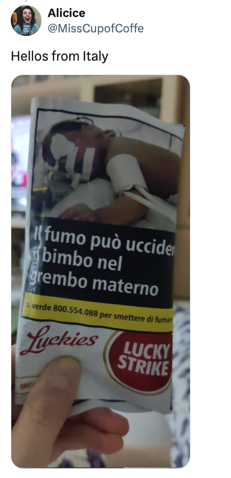 Person holding a cigaret  battalion  with anti-smoking informing  successful  Italian, showing an representation  of a babe  successful  an incubator