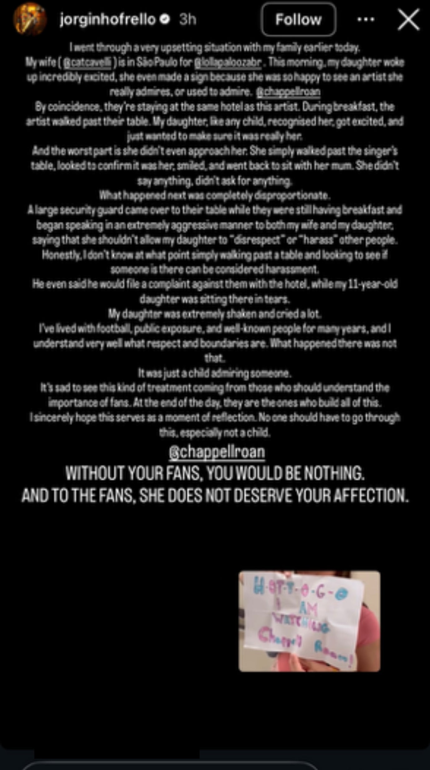 Summary of a societal  media station  discussing an brushwood   with a vocalist  who allegedly did not admit  fans and behaved dismissively