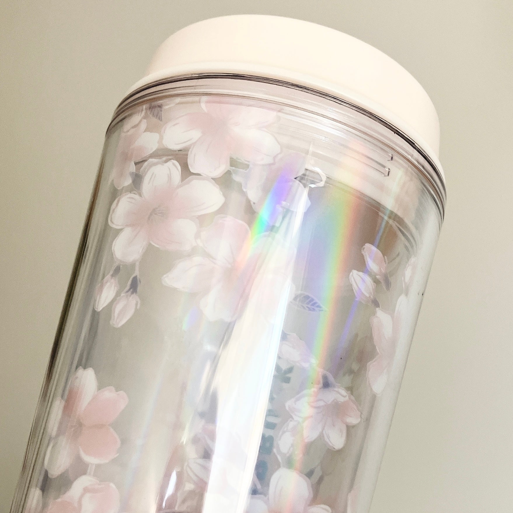スタバの“限定タンブラー”が可愛すぎて即買い！高級感もハンパないの！
