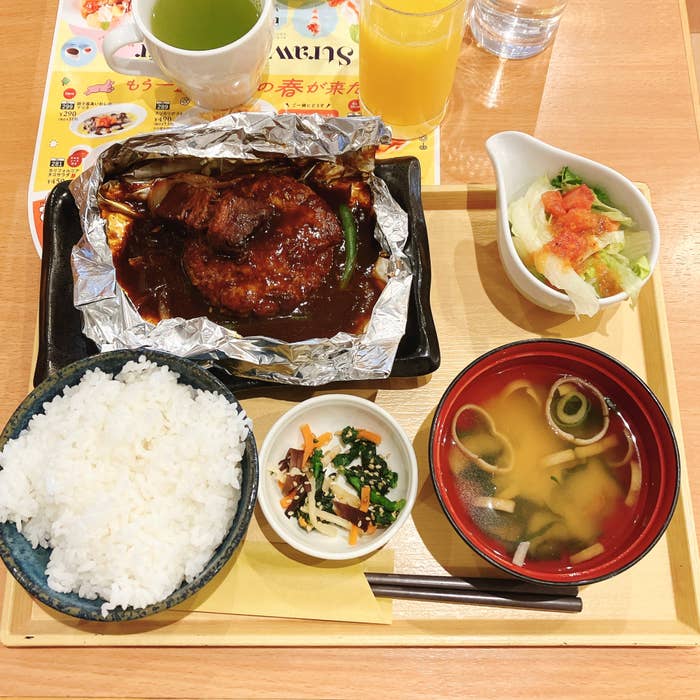 COCO'S（ココス）のモーニング限定メニュー「包み焼きハンバーグの朝定食」