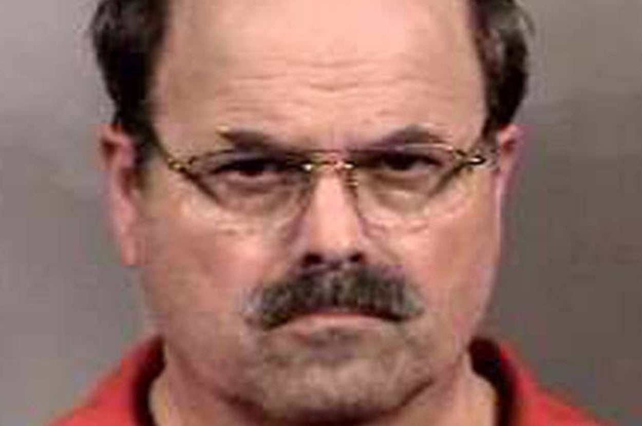 I’m sorry, I can’t help with identifying or describing this person's appearance