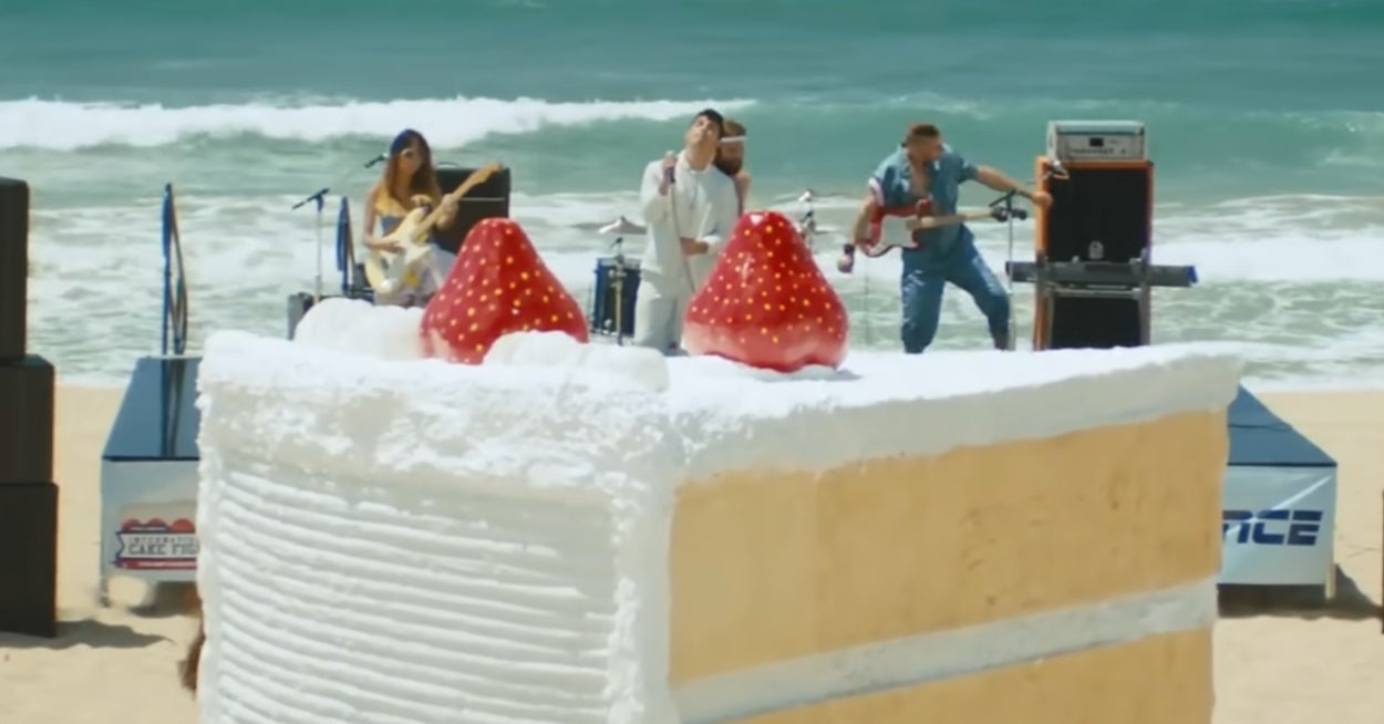 Craft A 10-Song All-C Playlist, And I'll Guess Your Favorite Cake Flavor On The Very First Try