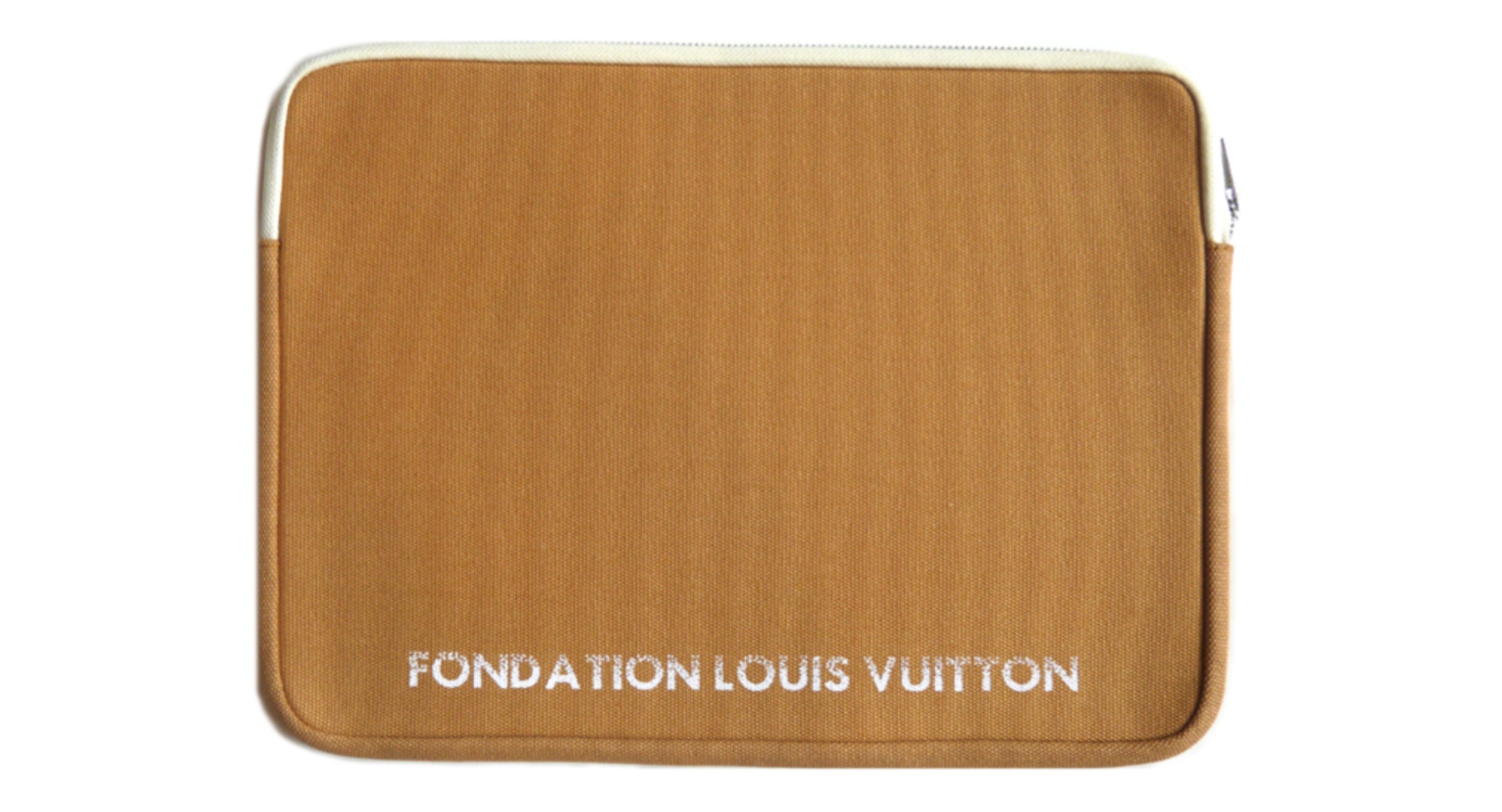 LOUIS VUITTON FondationノートPCケース 春の必需品：ヴィトンのPCケースが気分を上げる