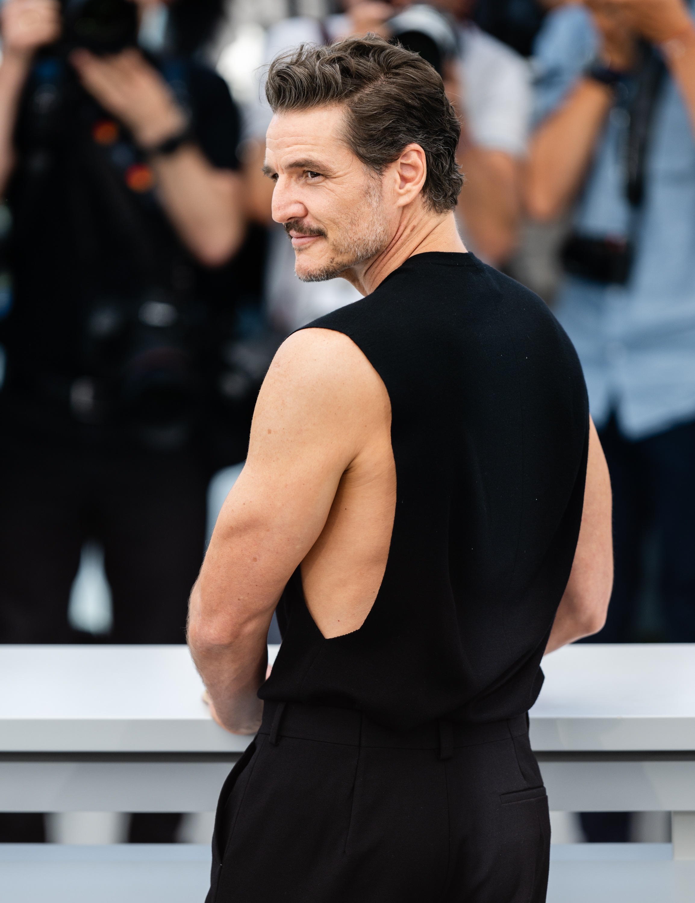 Person successful  a sleeveless, stylish outfit astatine  a personage  lawsuit   with photographers successful  the background