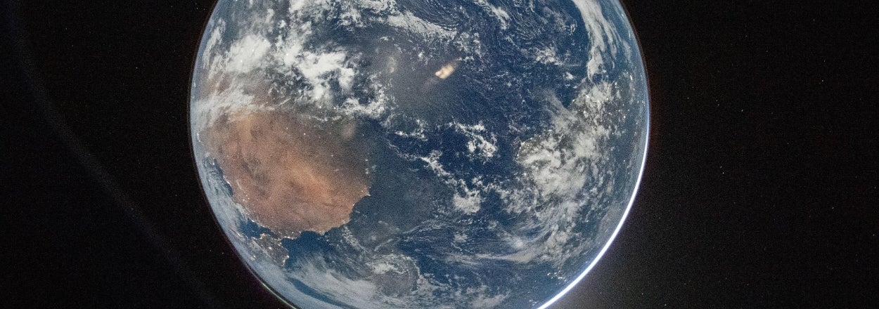 Wowowow The First Pictures From Artemis II Are Here, And People Are Noticing Some Wild Things