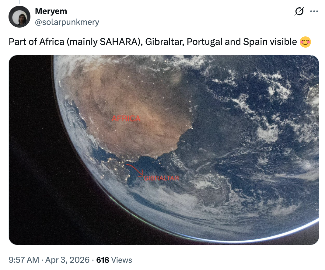 Et bilde av jorden fra verdensrommet som viser deler av Afrika, hovedsakelig Sahara, og deler av Gibraltar, Portugal og Spania merket med rød tekst