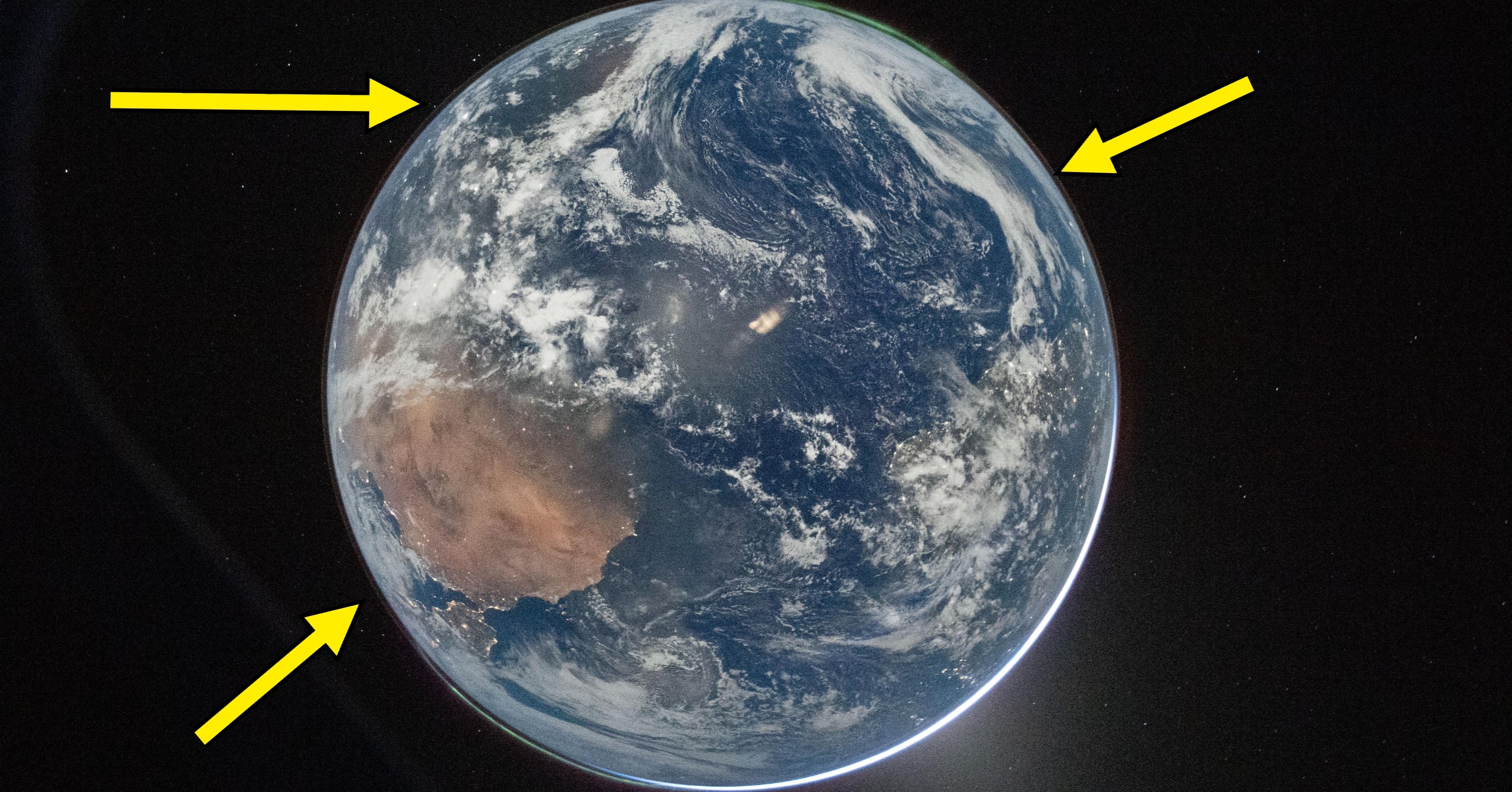 Wowowow The First Pictures From Artemis II Are Here, And People Are Noticing Some Wild Things