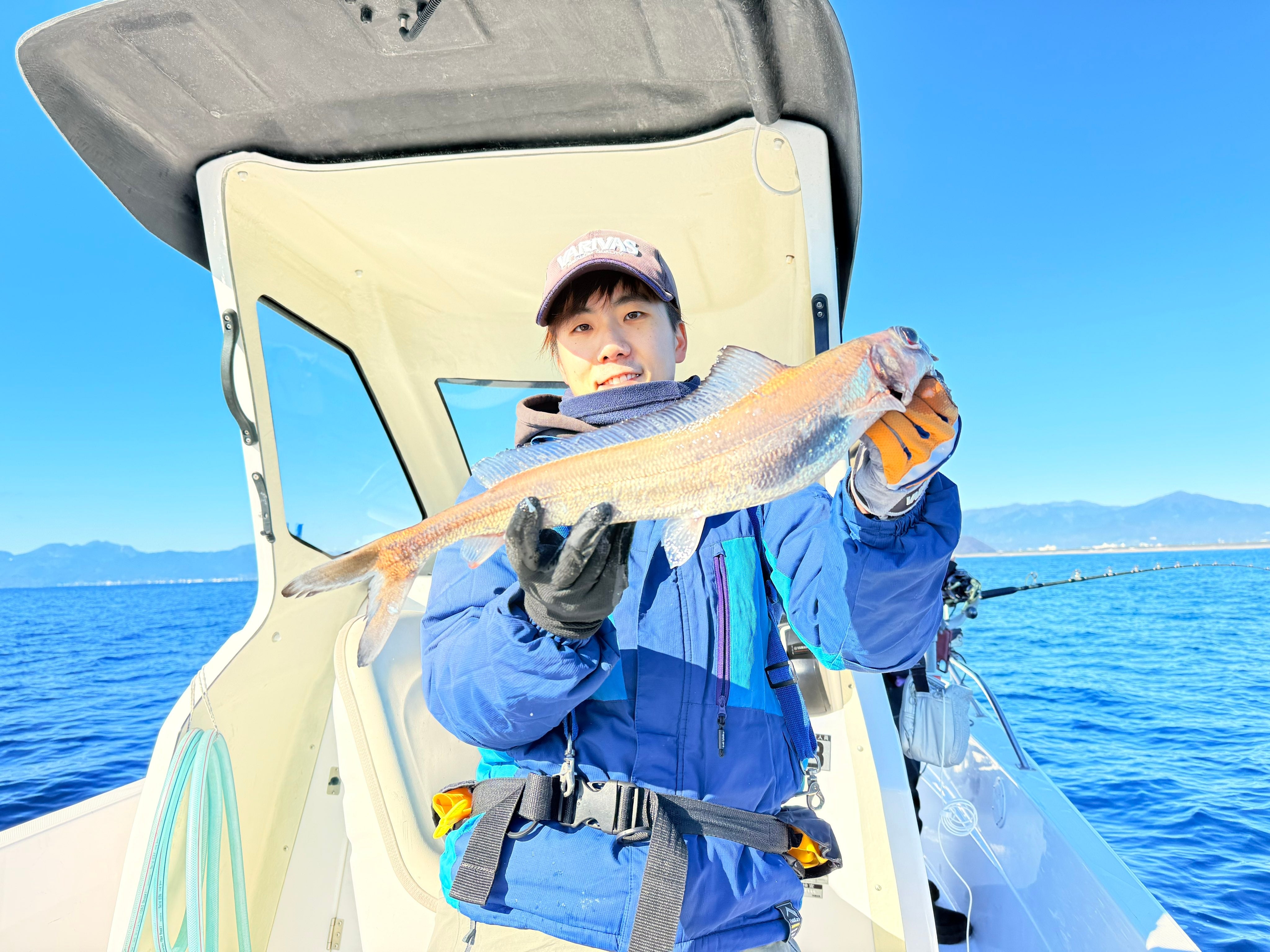 ギスを見せる「深海魚ハンター」西野勇馬さん / 西野勇馬さんのX（@nanukazame1）より