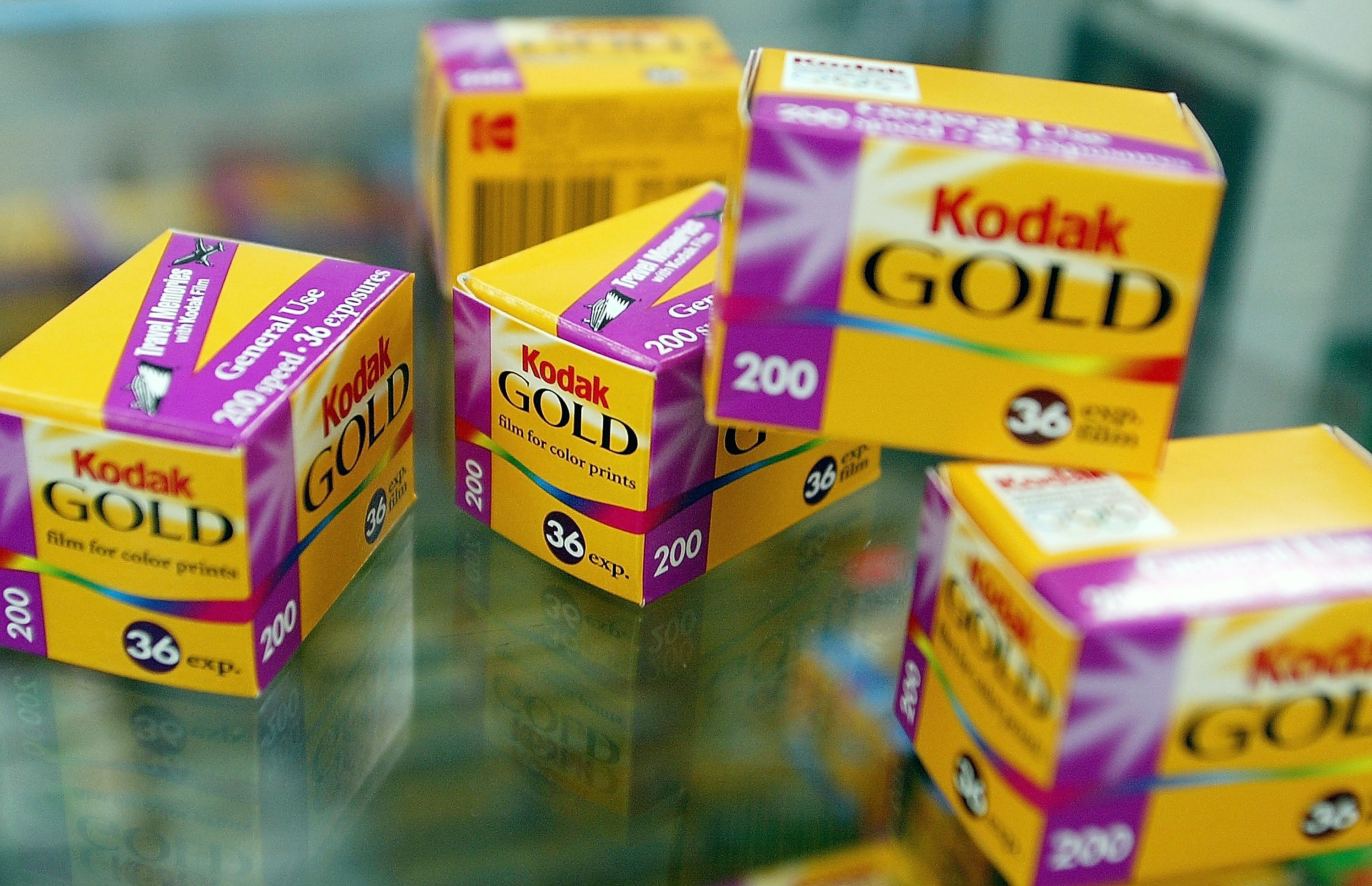 Boxes of Kodak Gold 200 movie for 36 exposures are displayed connected a solid surface, reminiscent of classical photography days
