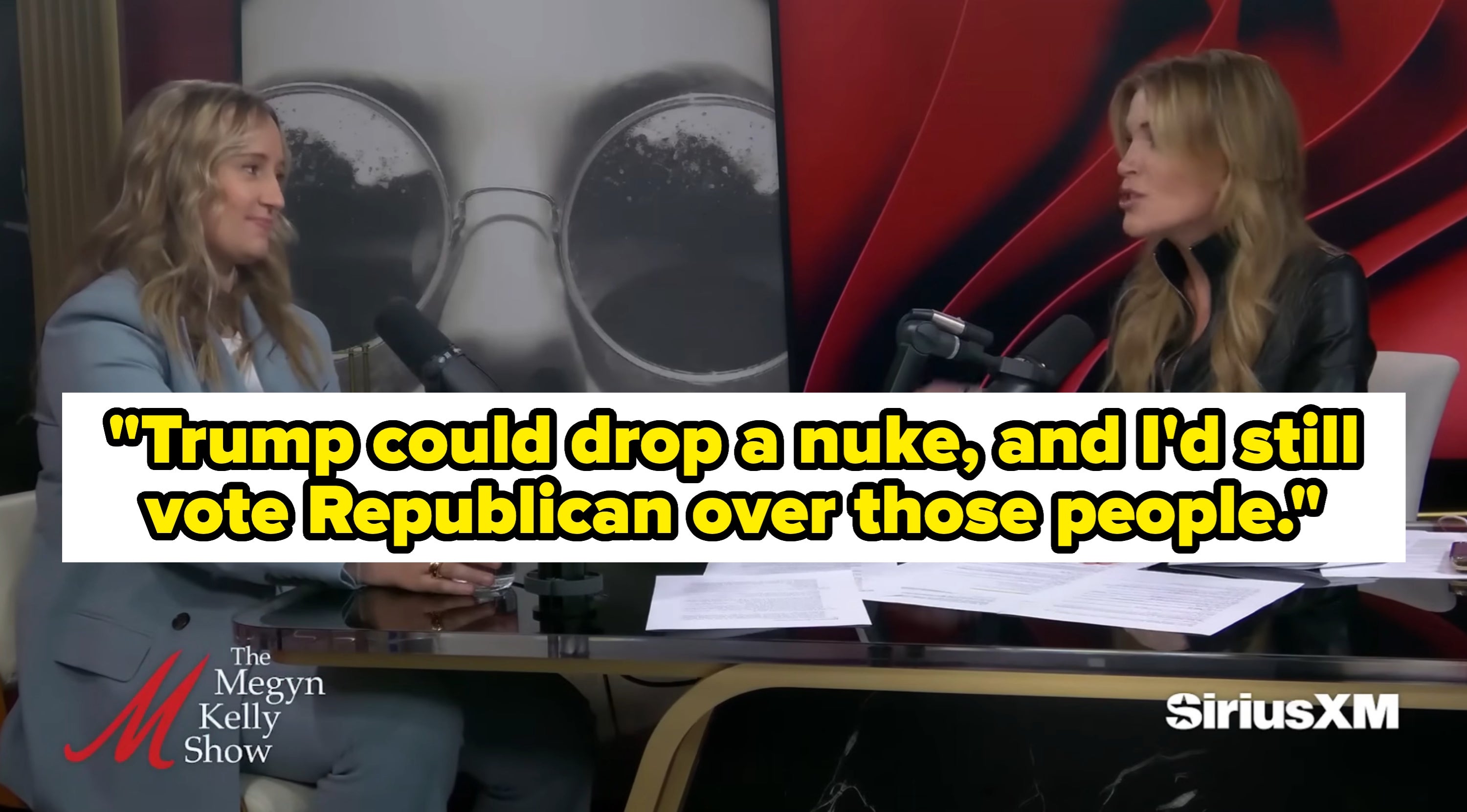 To personer snakker i et radiointervju på "The Megyn Kelly Show" på SiriusXM
