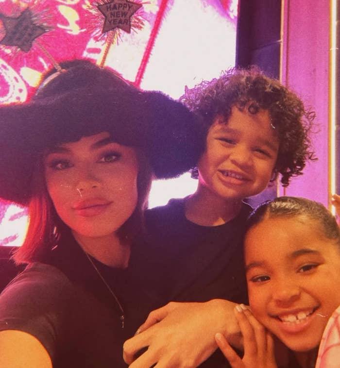 Khloé and her kids smiling together