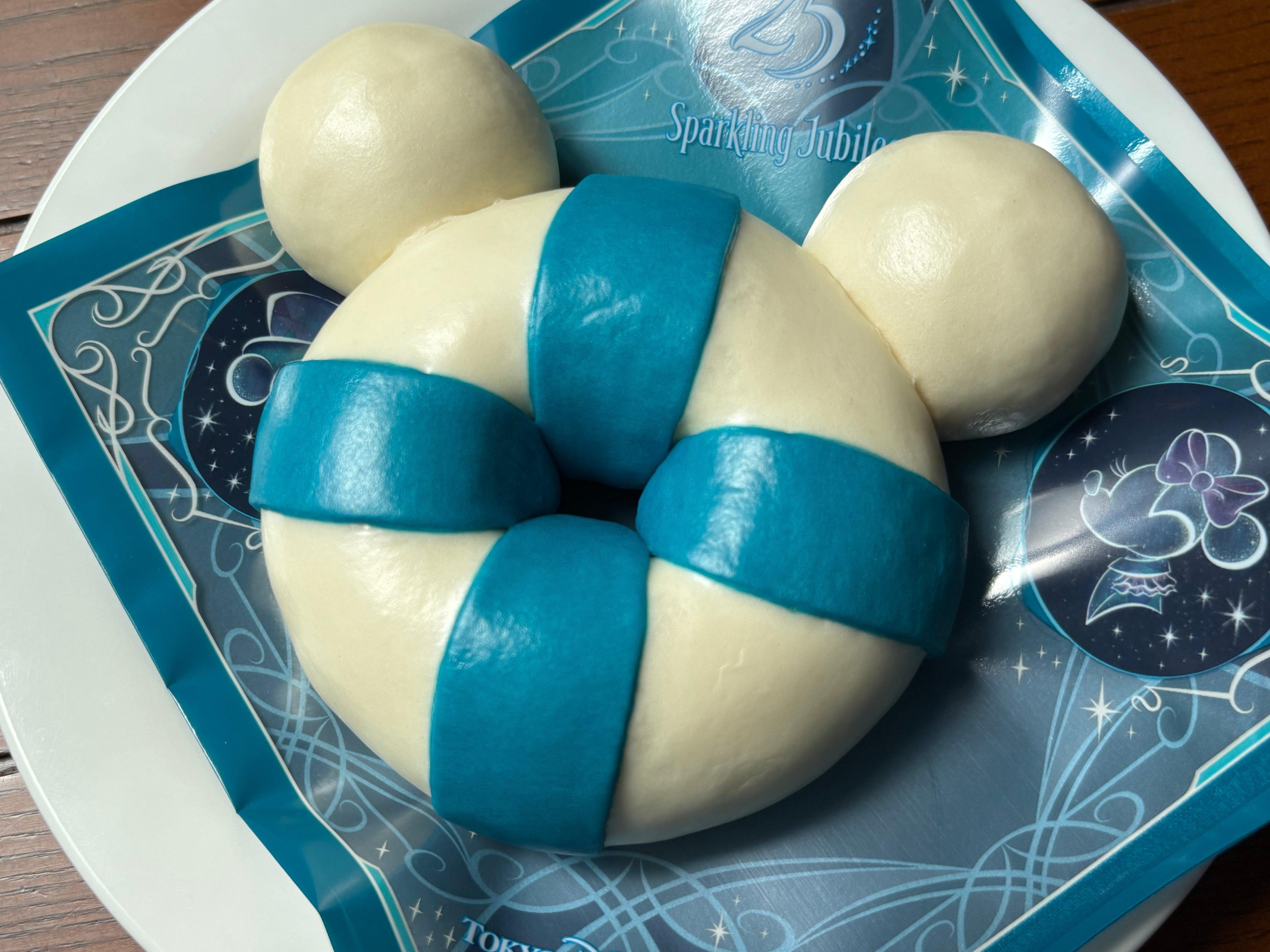 東京ディズニーシー】甘党さんは絶対食べて！鮮やかブルーのお菓子が