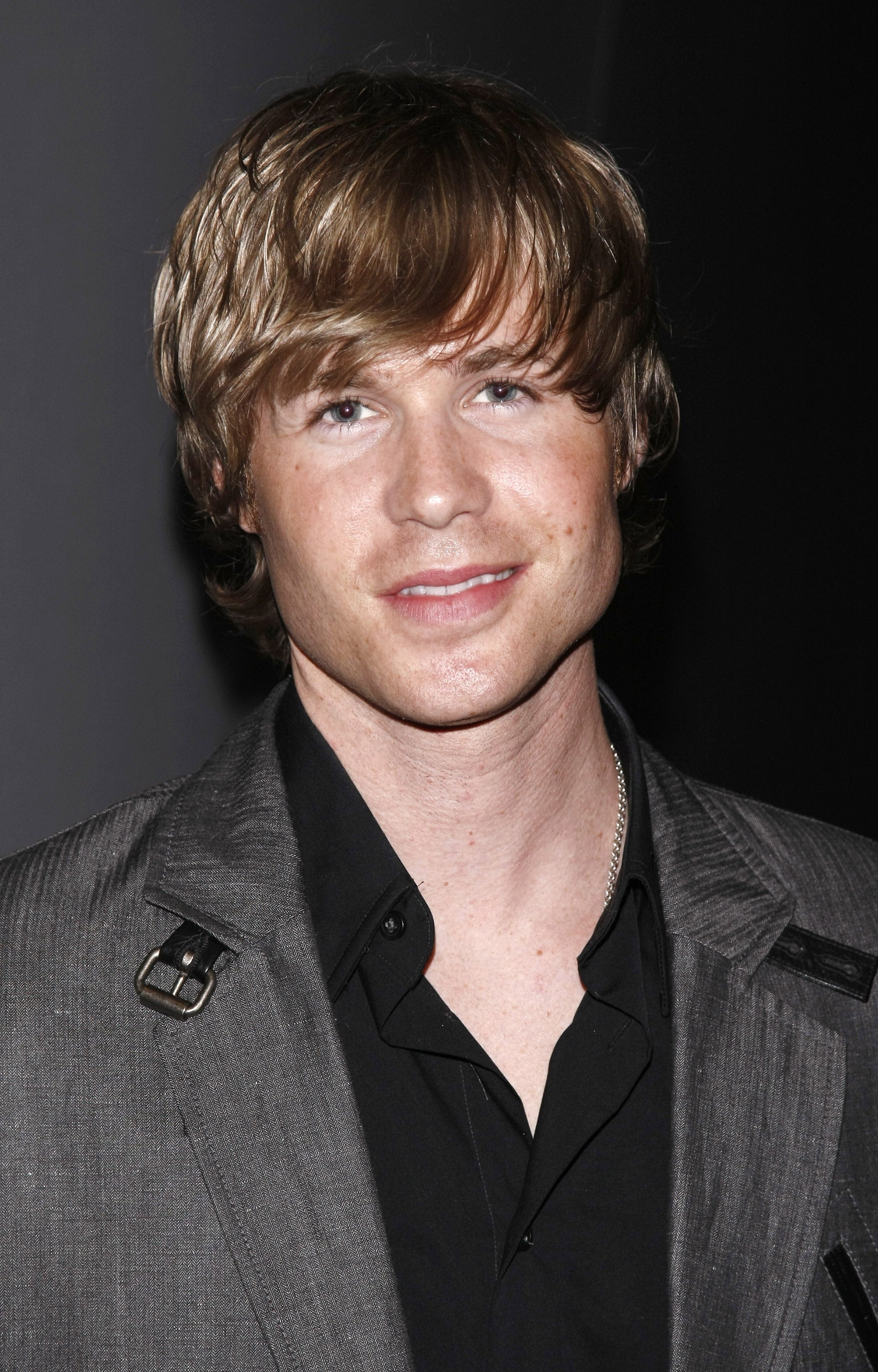 Individual successful a textured overgarment and garment with tousled hairsbreadth astatine a ceremonial event