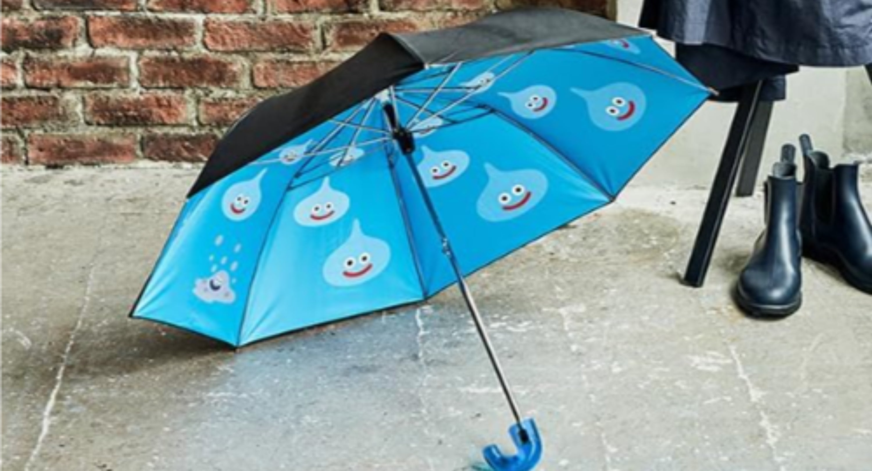 ドラクエ】雨の日が待ち遠しい「スライム折りたたみ傘」