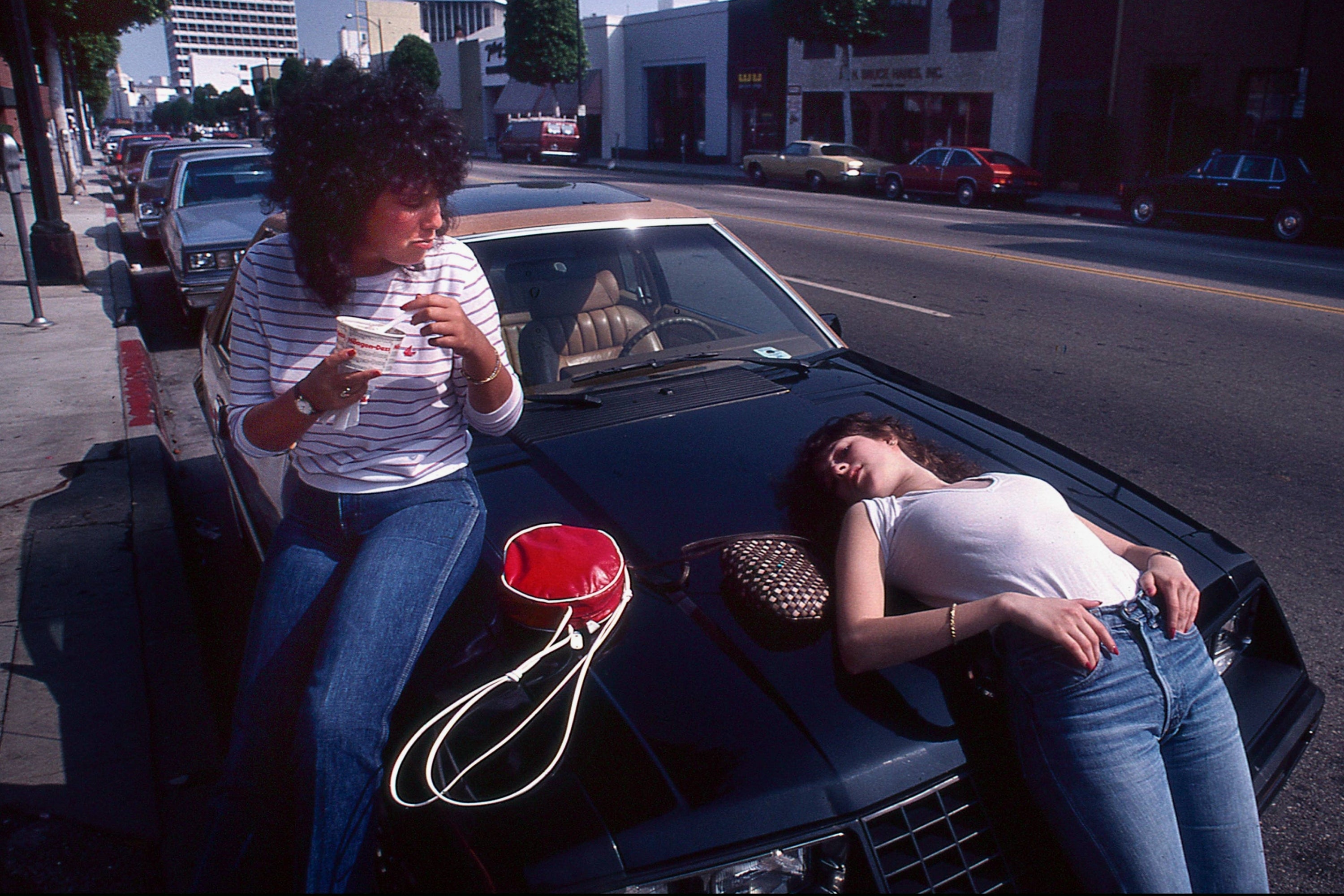 buzzfeed.com - Victoria Vouloumanos - 'Pitchers Were $2 And You Could Drink At 18': People Share What The '80s Were Really Like