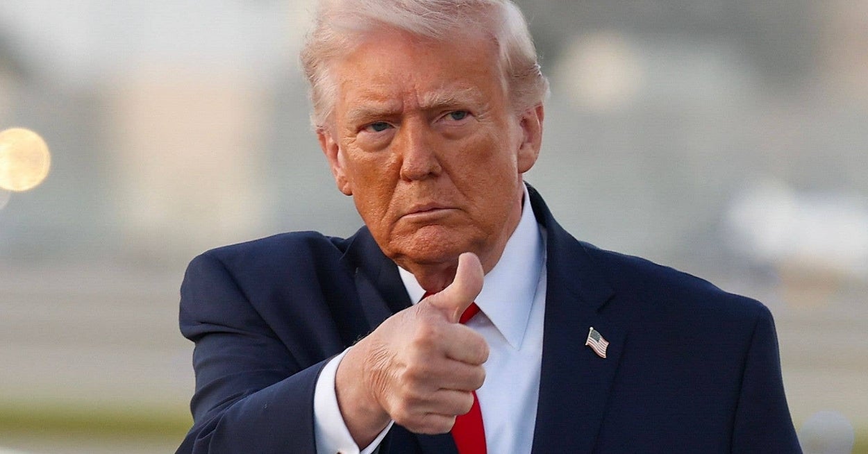 People Are Calling This Bizarre Picture Of Donald Trump An "All-Timer Photo Op"