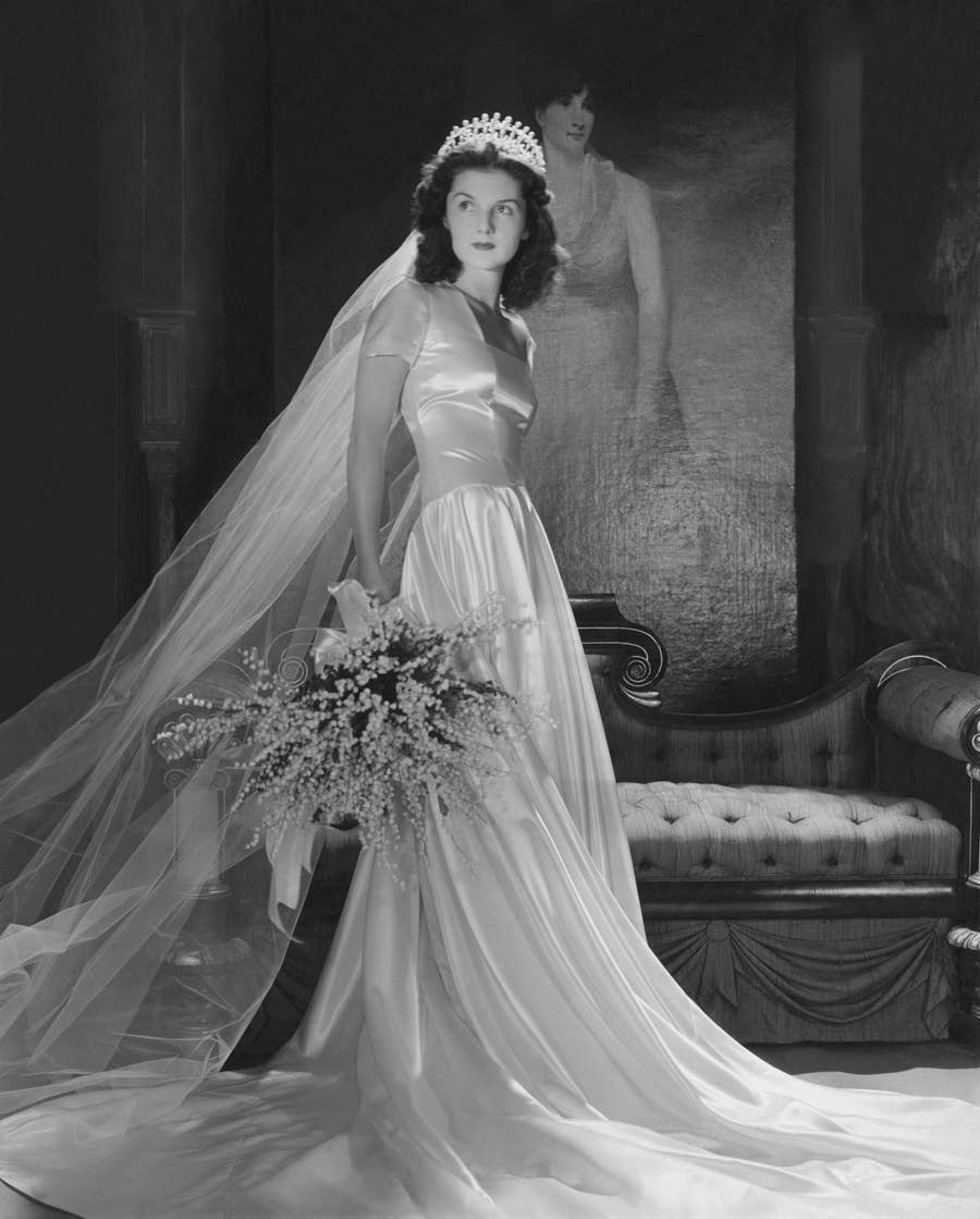 pictures of old fashioned wedding dresses Vintage Lace Wedding Dresses