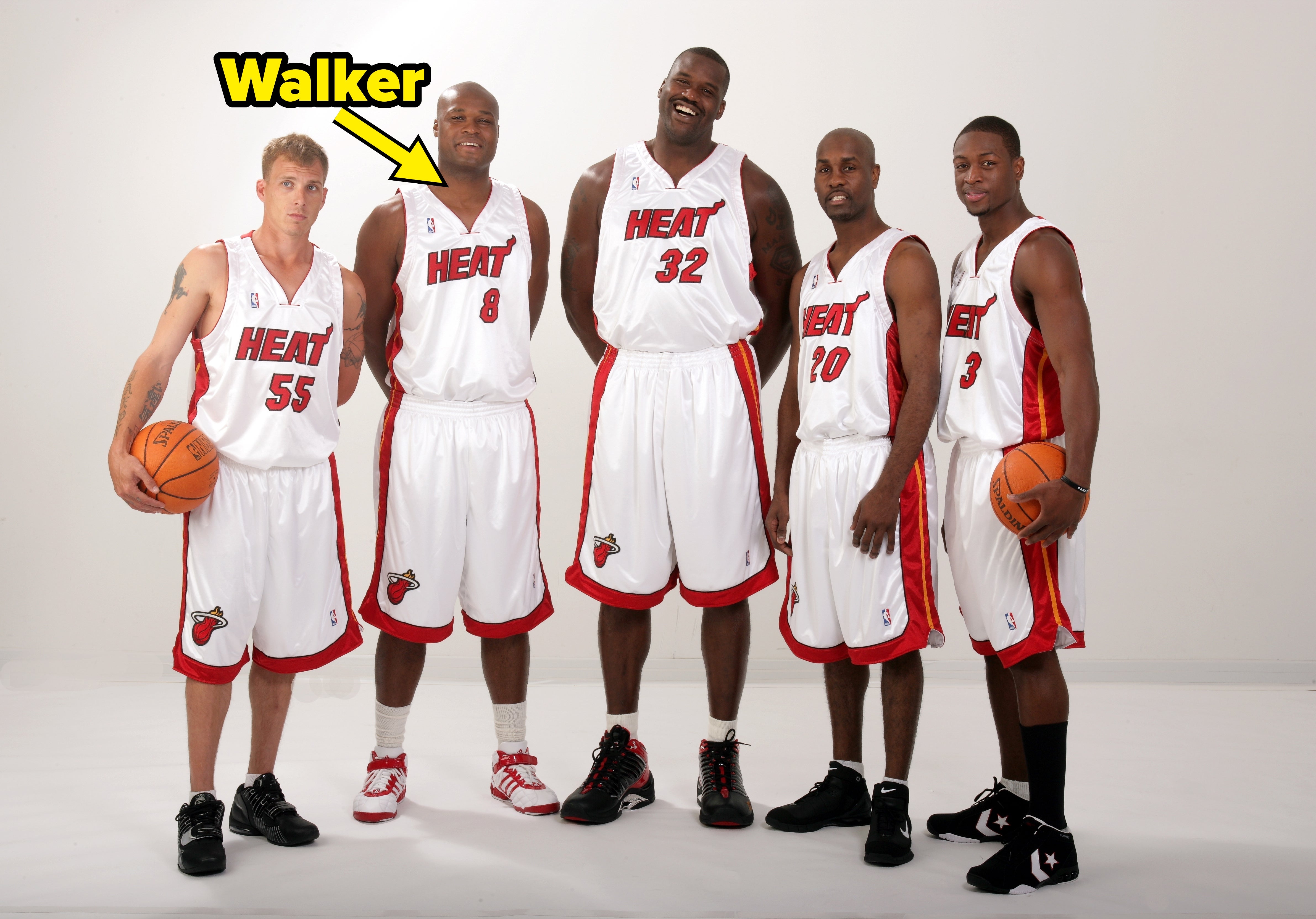 Five hoops  players successful  Miami Heat uniforms, posing with a basketball