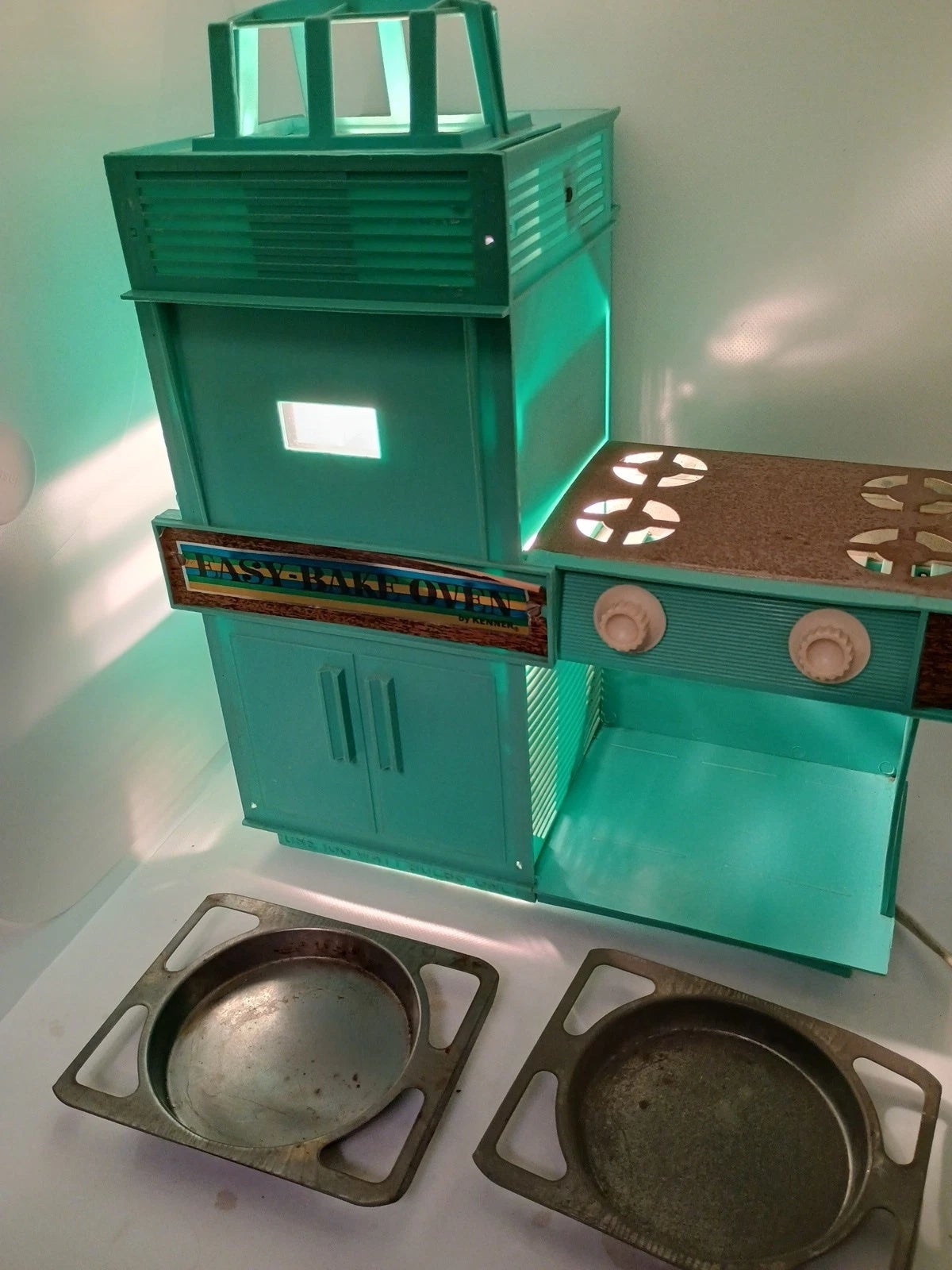 Vintage artifact  room  acceptable   with stove, oven, and 2  metallic  pans