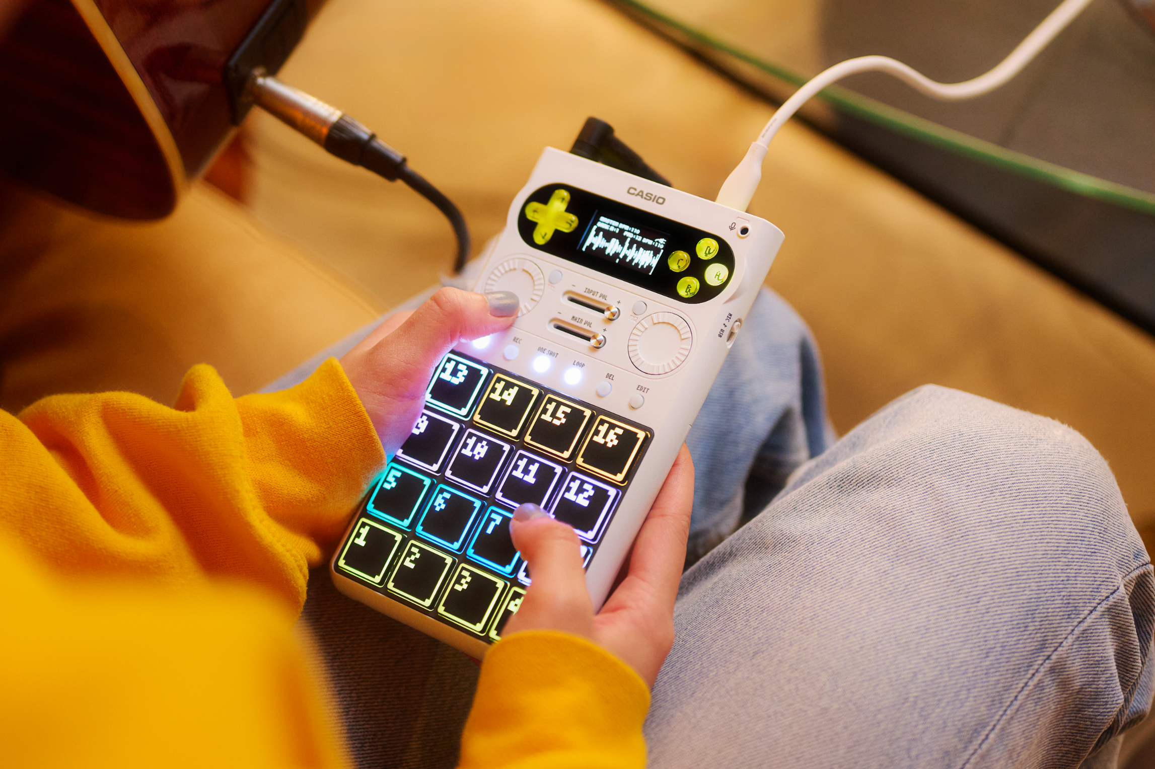 CASIOが発売するポータブルサンプラー「SXC-1」（プレスリリースより）