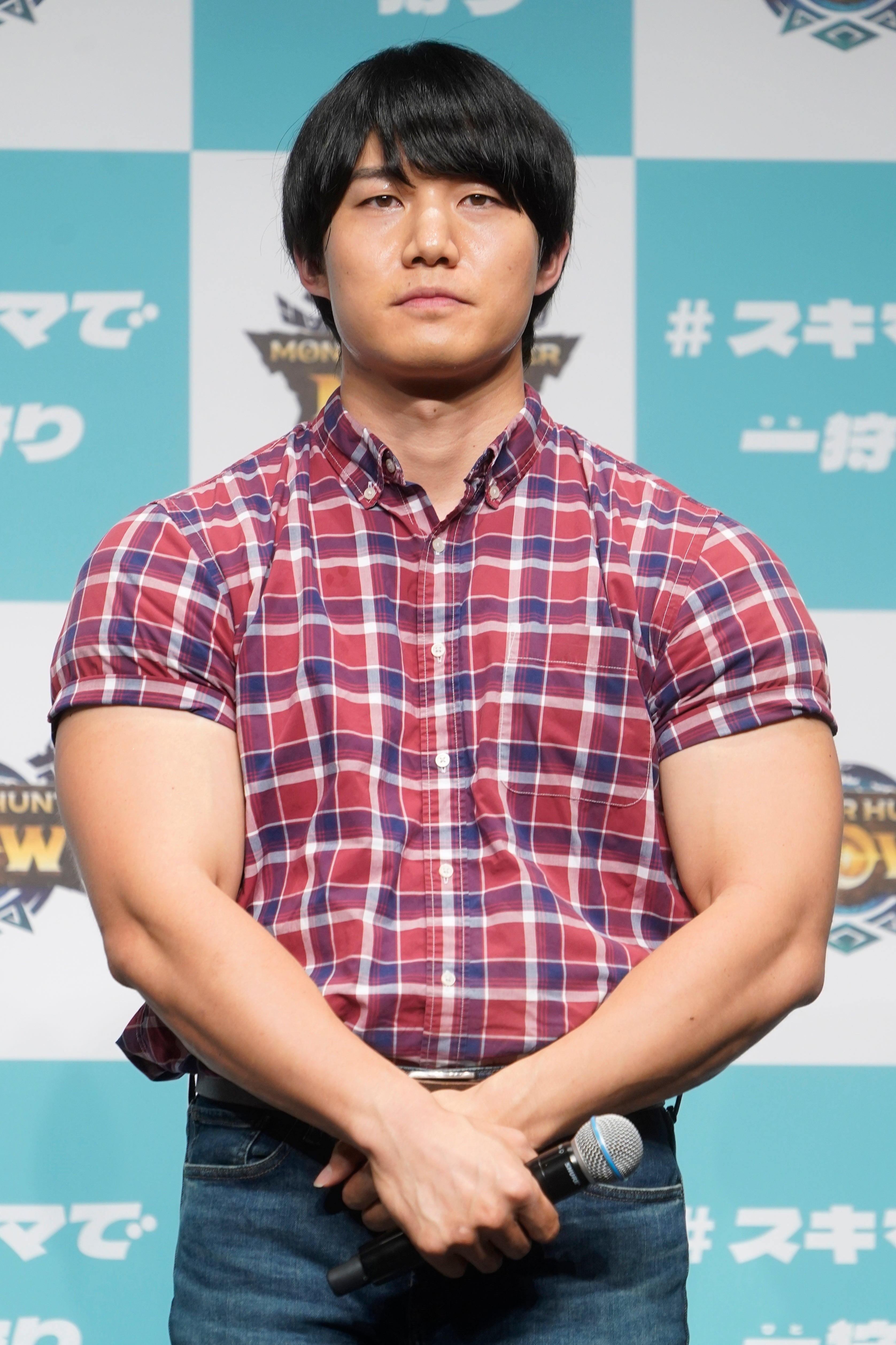 青木マッチョさん（時事通信フォト）