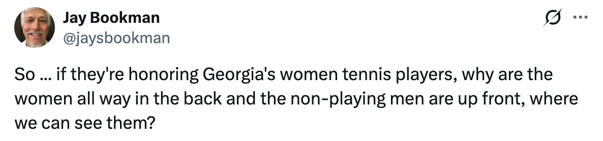 Tweet spørsmål om hvorfor kvinnelige tennisspillere fra Georgia er bakerst mens menn er foran på et arrangement